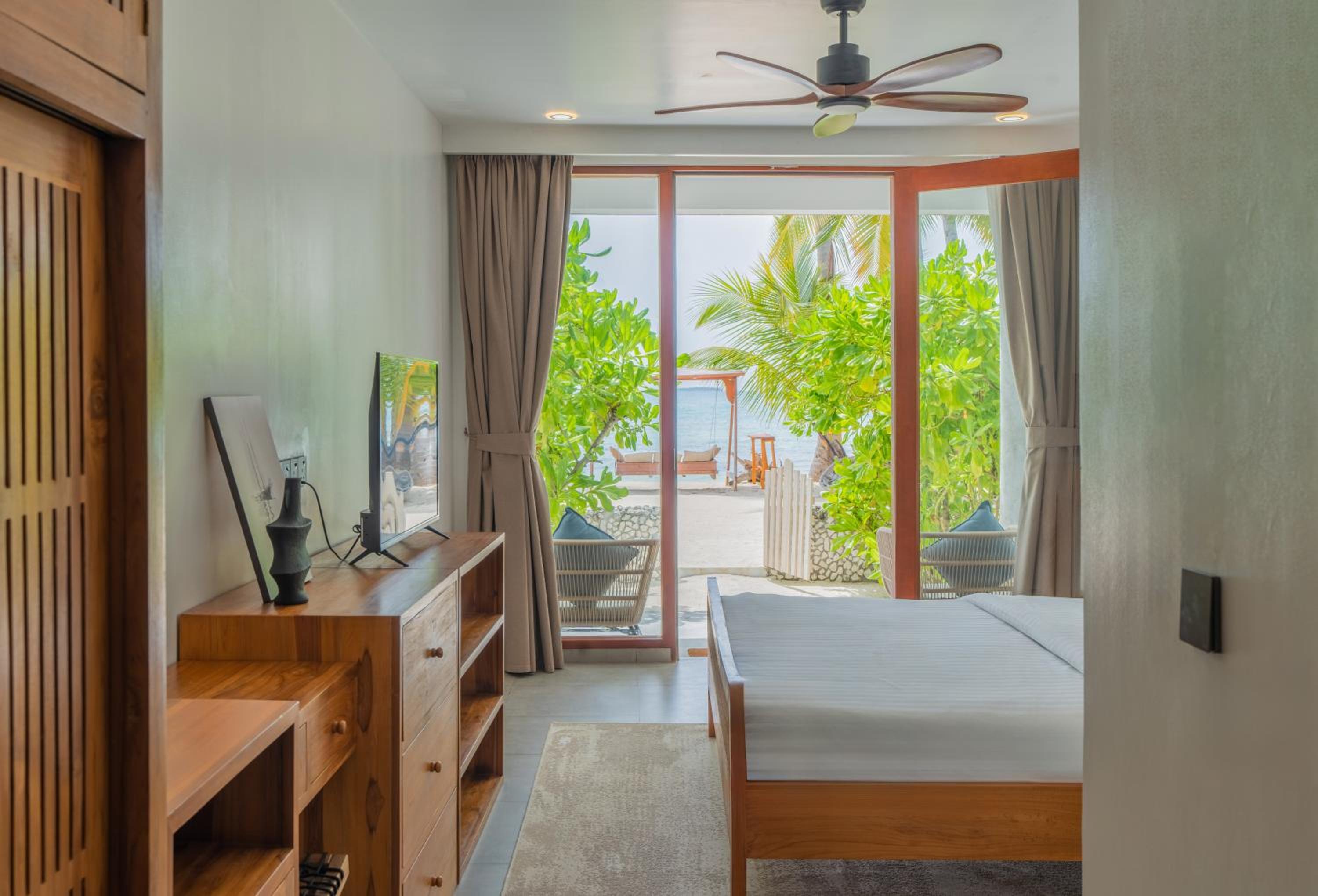 Veli Vilaa Dhiffushi - Beachfront