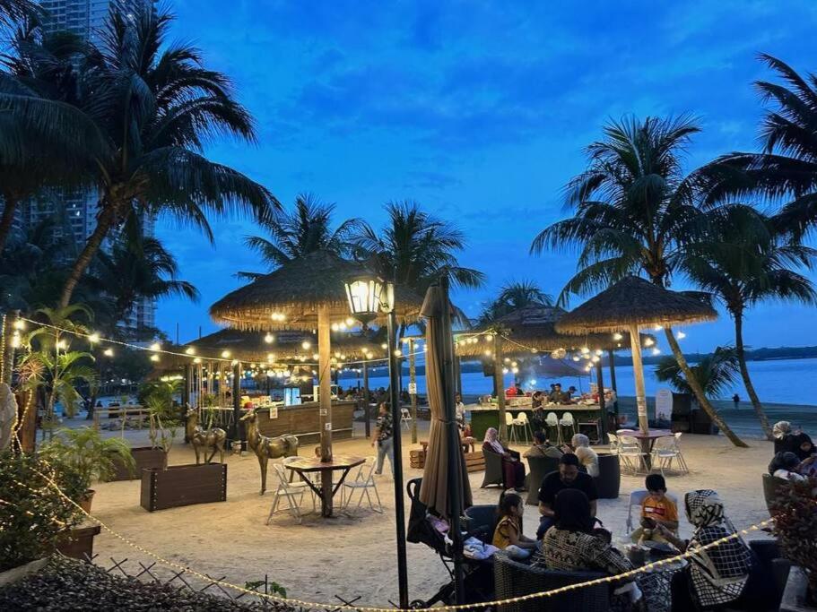 Johor Bahru Seaview freeWifi parking 3BR3BD2-9paxs