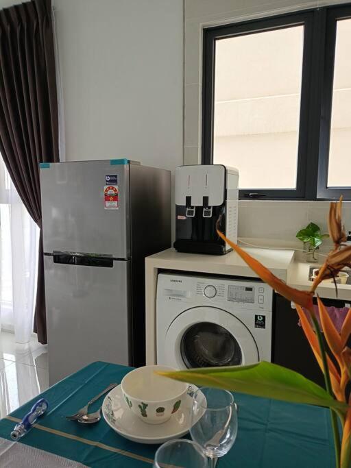 Johor Bahru Seaview freeWifi parking 3BR3BD2-9paxs