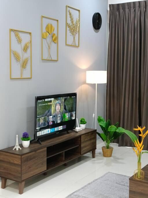 Johor Bahru Seaview freeWifi parking 3BR3BD2-9paxs