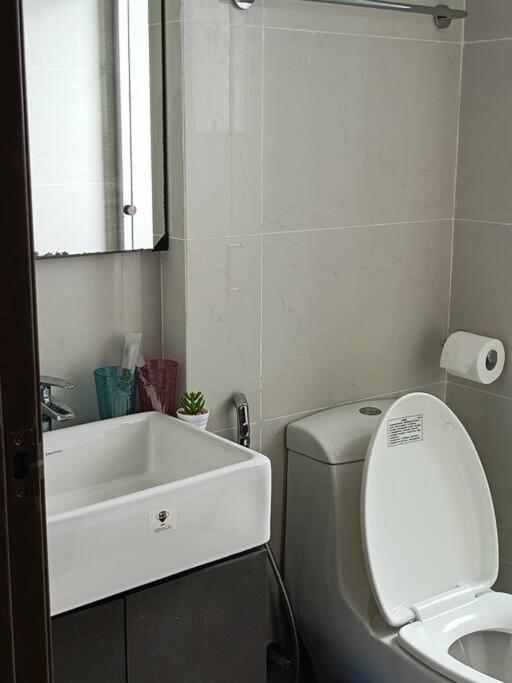 Johor Bahru Seaview freeWifi parking 3BR3BD2-9paxs