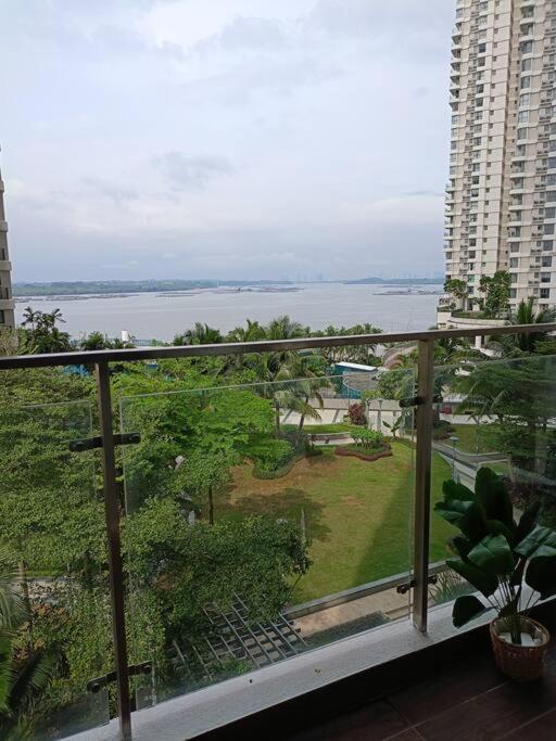 Johor Bahru Seaview freeWifi parking 3BR3BD2-9paxs