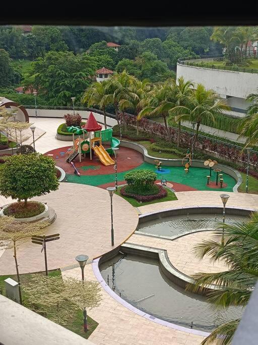 Johor Bahru Seaview freeWifi parking 3BR3BD2-9paxs