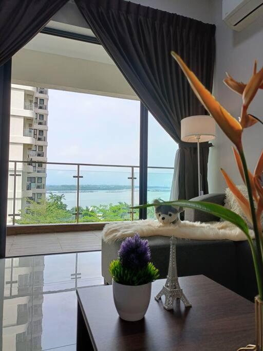 Johor Bahru Seaview freeWifi parking 3BR3BD2-9paxs