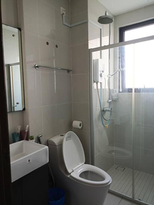 Johor Bahru Seaview freeWifi parking 3BR3BD2-9paxs