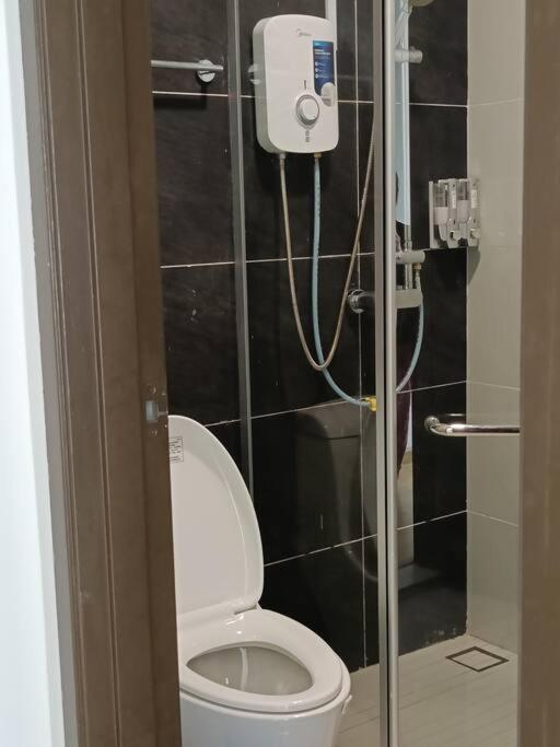 Johor Bahru Seaview freeWifi parking 3BR3BD2-9paxs