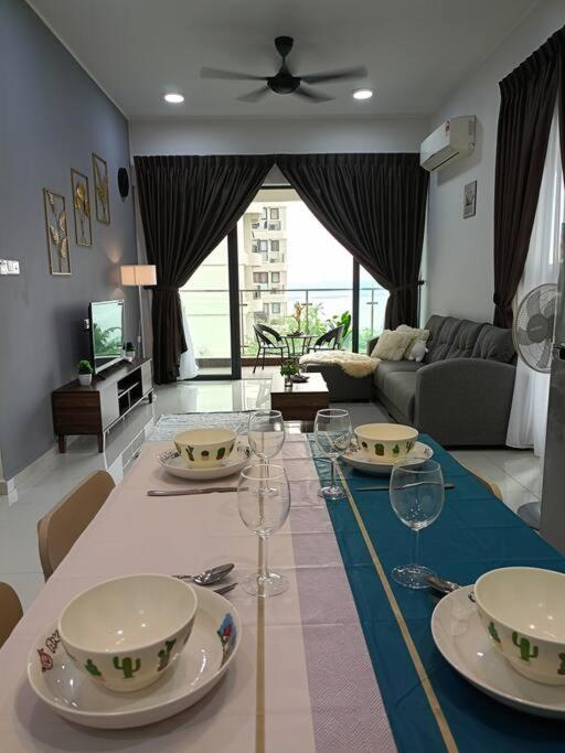 Johor Bahru Seaview freeWifi parking 3BR3BD2-9paxs