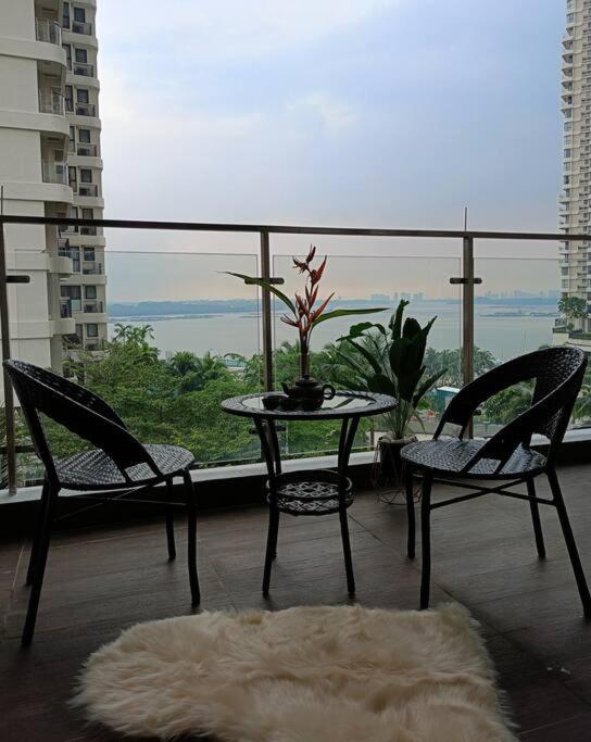 Johor Bahru Seaview freeWifi parking 3BR3BD2-9paxs