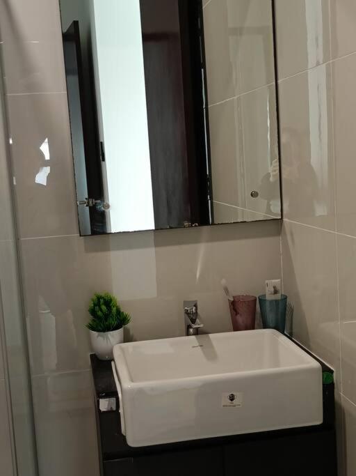 Johor Bahru Seaview freeWifi parking 3BR3BD2-9paxs
