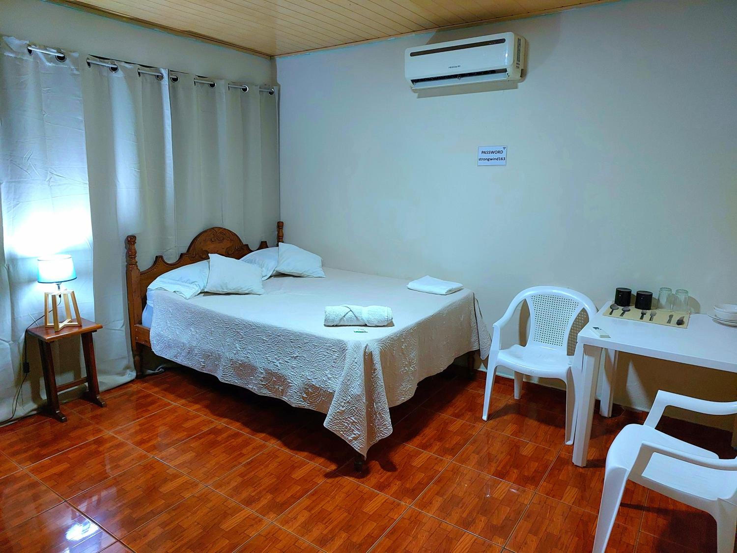 Hostel del Pacífico Habitación con baño privado y aire acondicionado