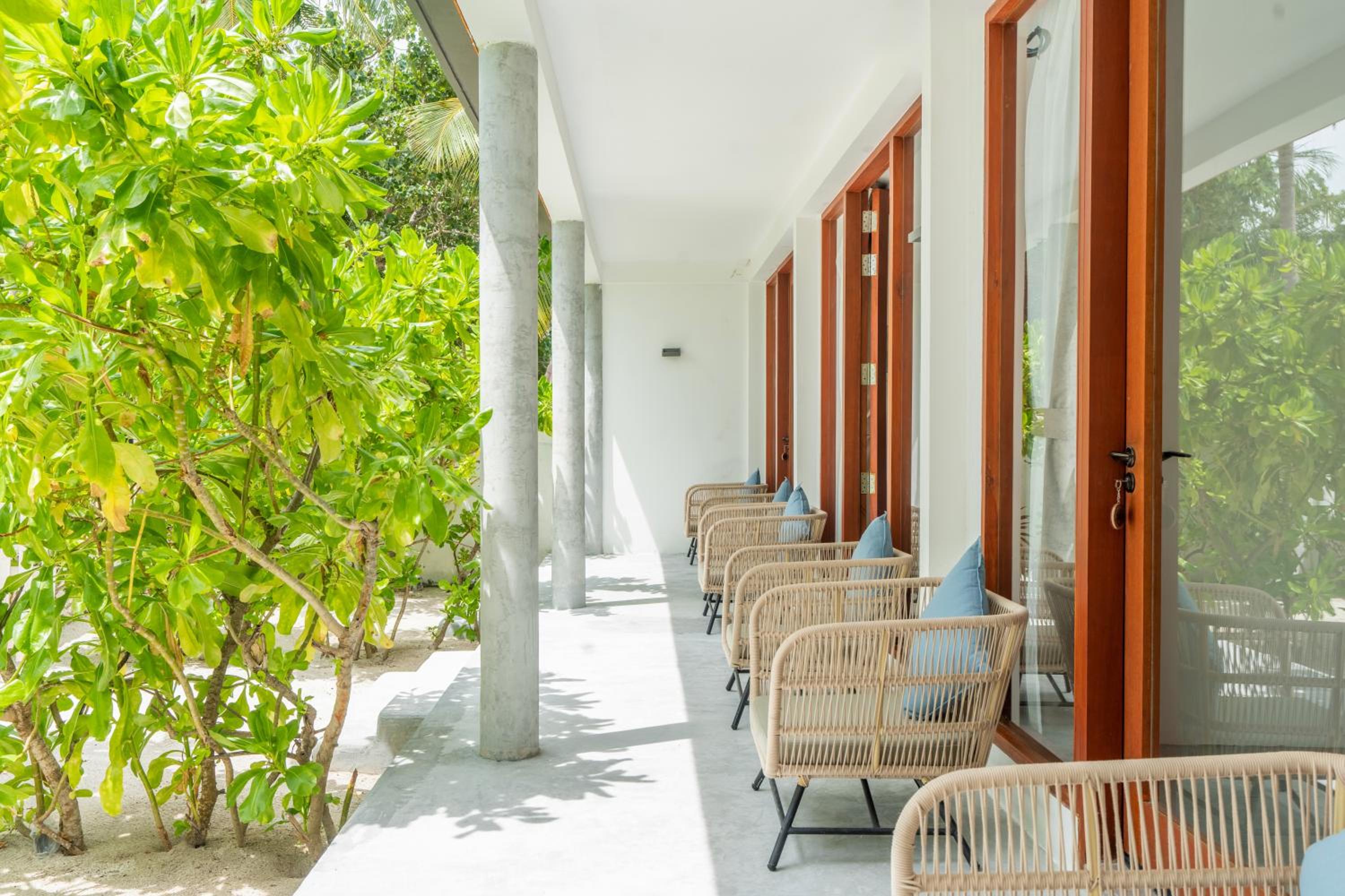 Veli Vilaa Dhiffushi - Beachfront