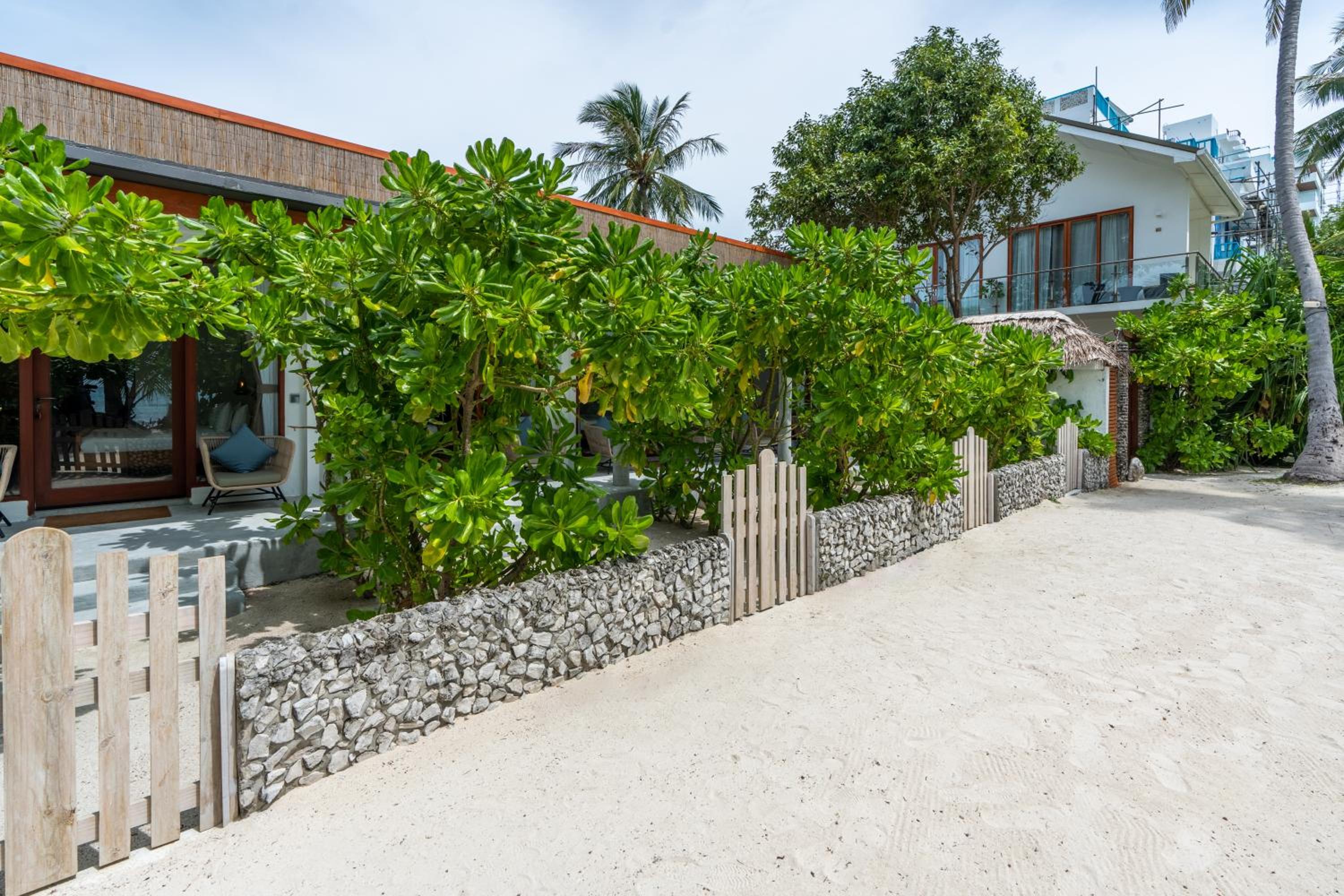 Veli Vilaa Dhiffushi - Beachfront