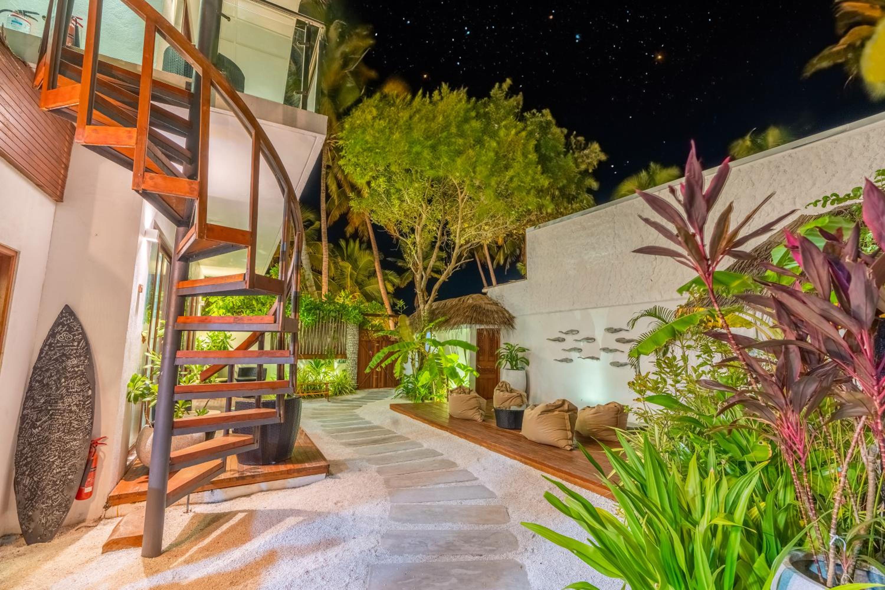 Veli Vilaa Dhiffushi - Beachfront