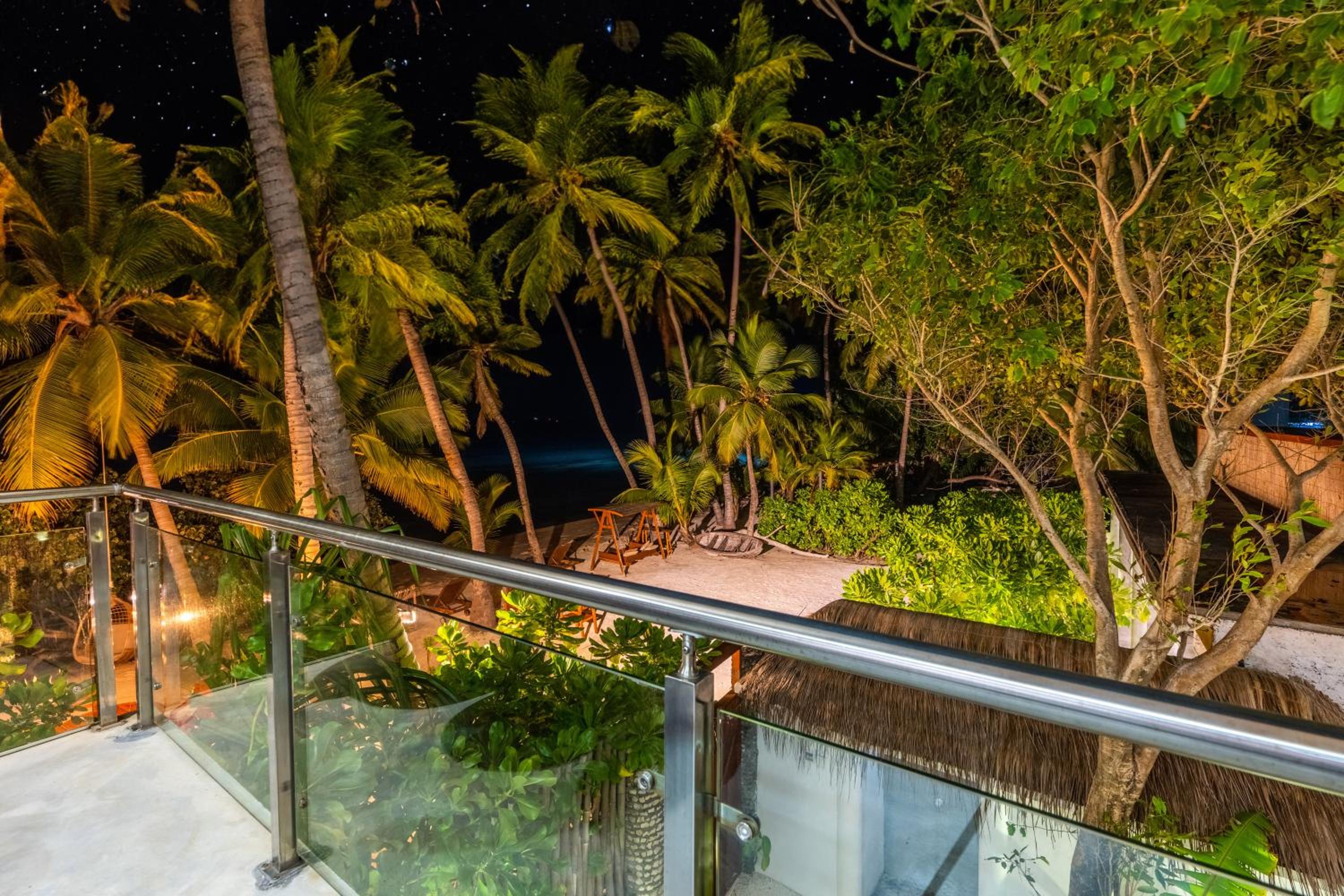 Veli Vilaa Dhiffushi - Beachfront