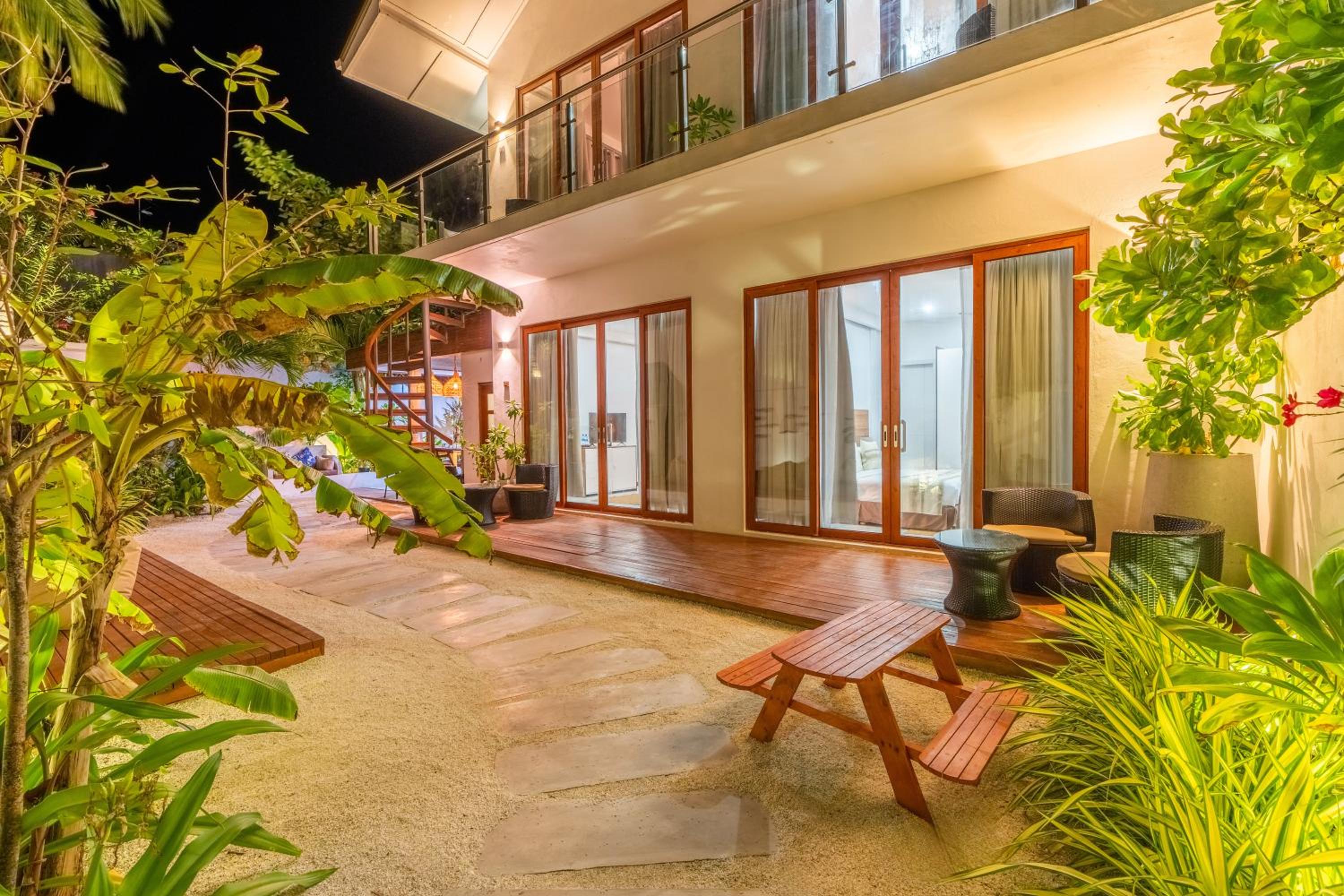 Veli Vilaa Dhiffushi - Beachfront