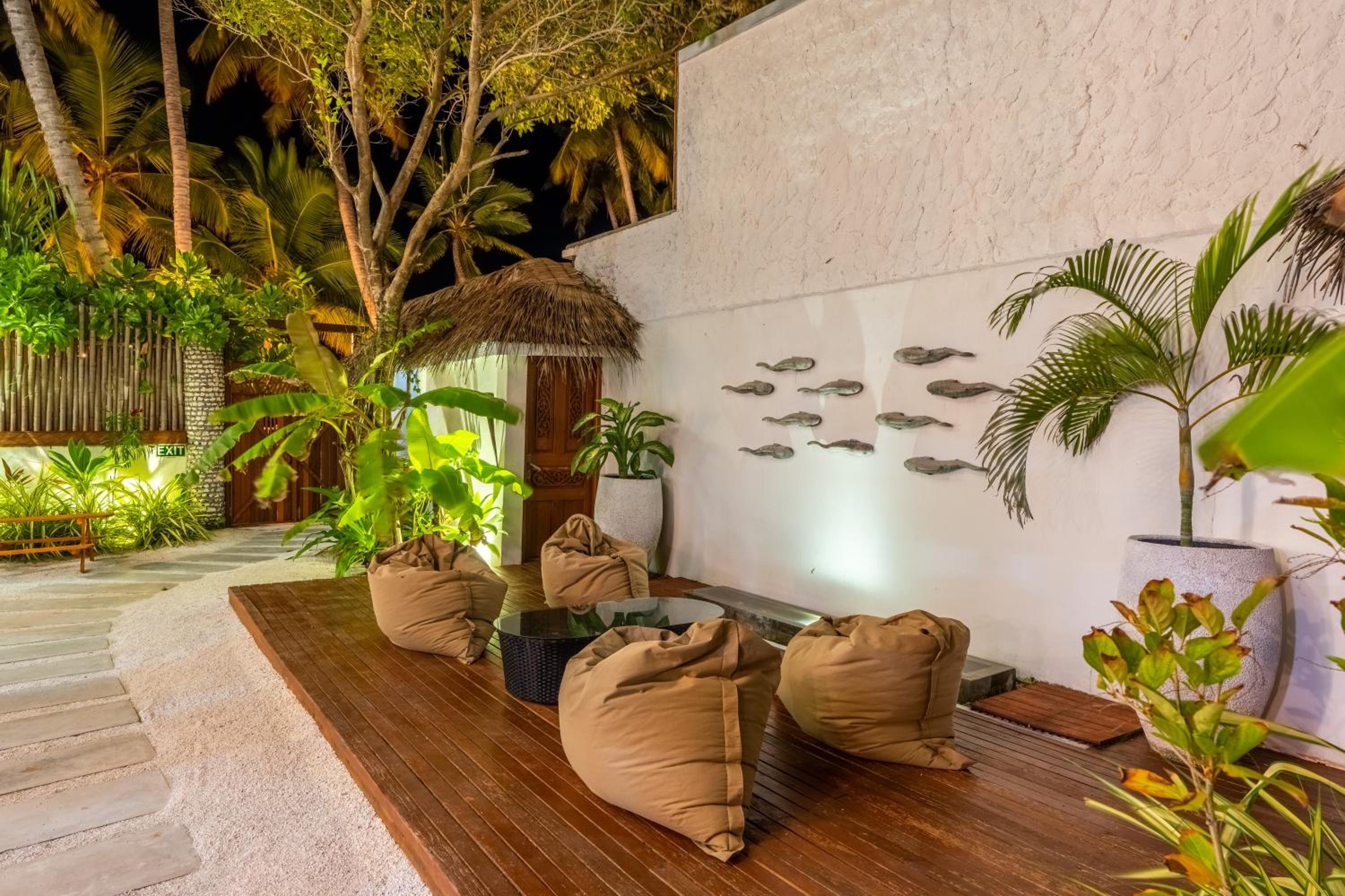 Veli Vilaa Dhiffushi - Beachfront