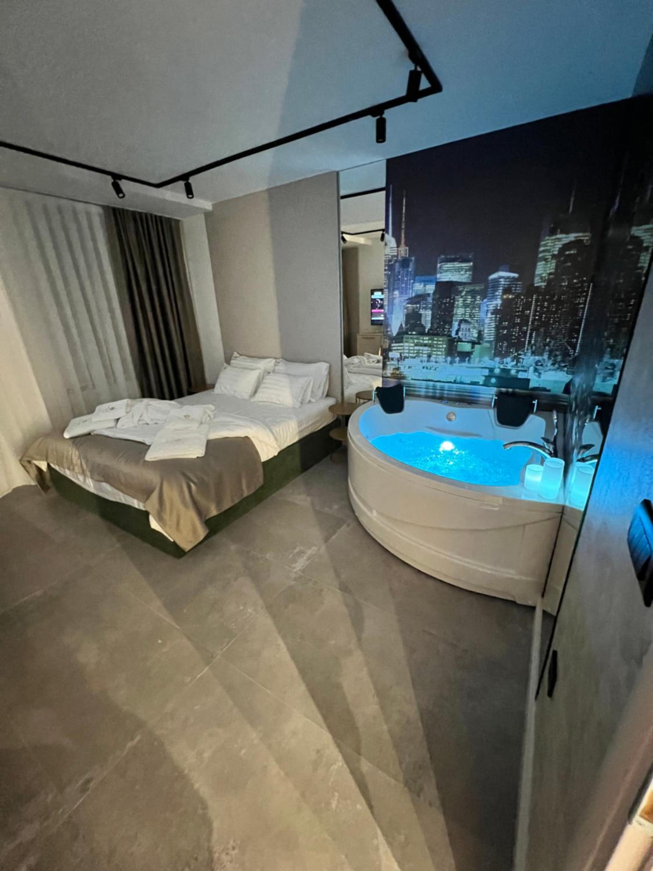 President Lux Apartment