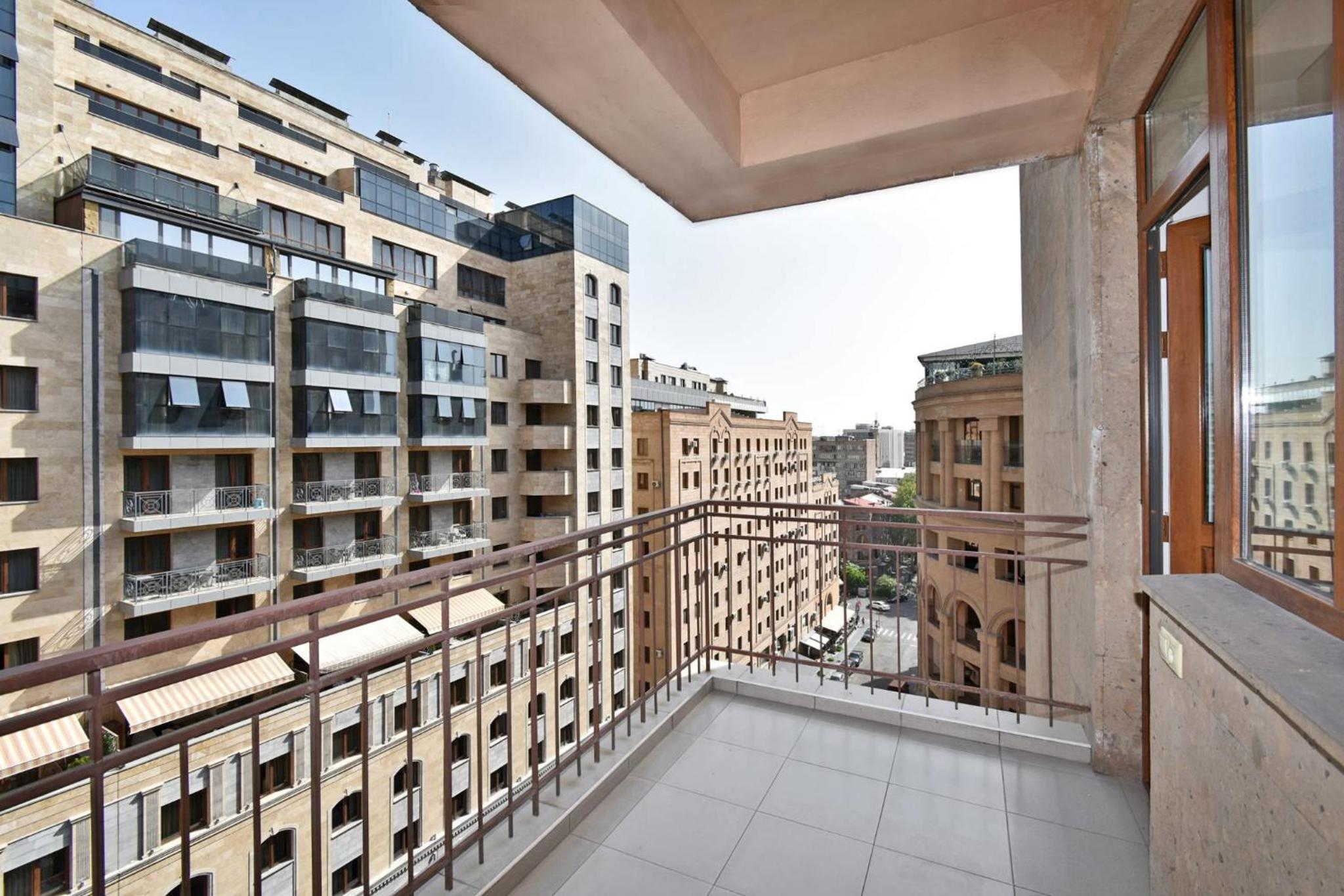 Bright 2 Bedroom Apartment Mayrig Building, with nice Balcony View, near Republic Square