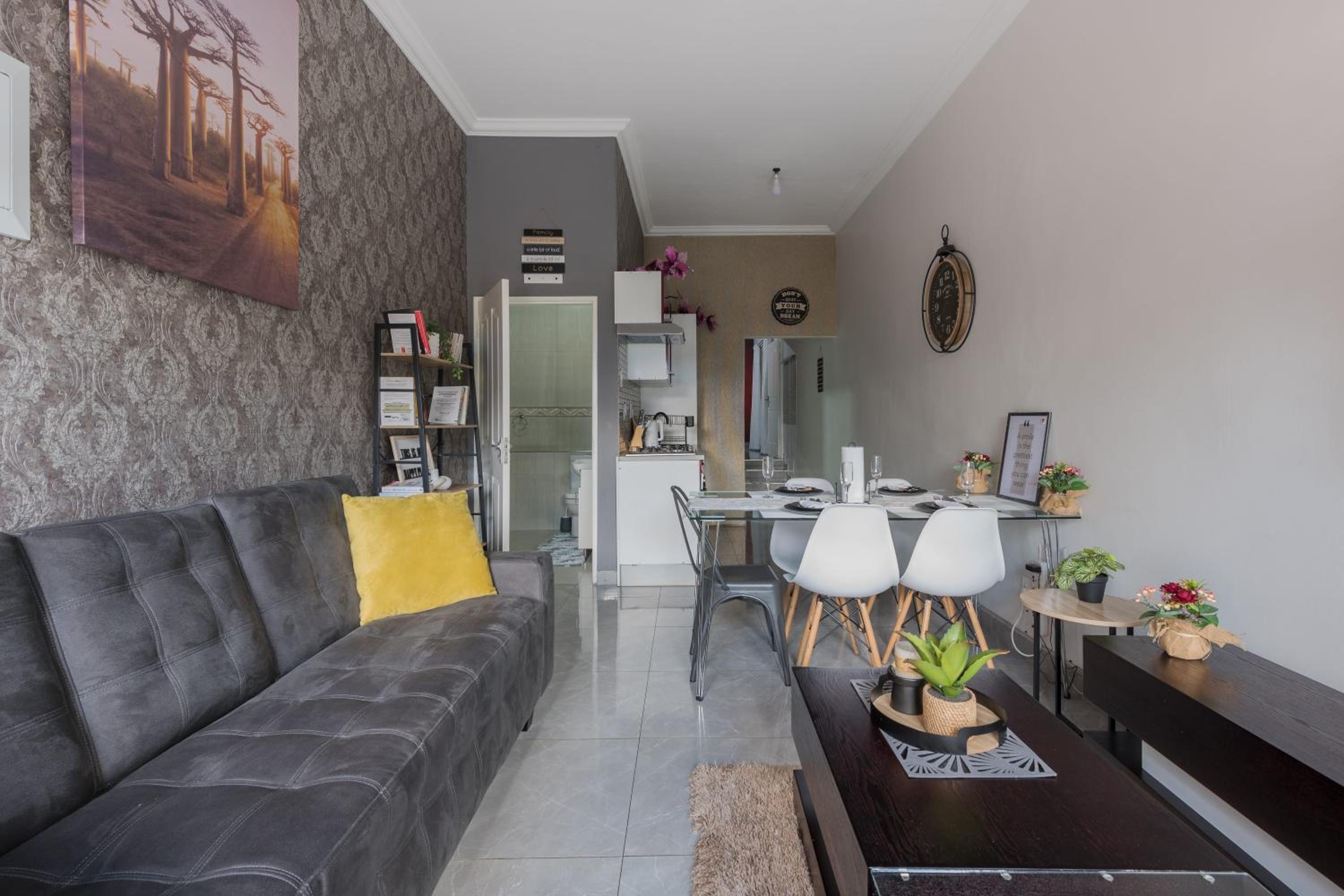Evans Village - Apartments & Spa