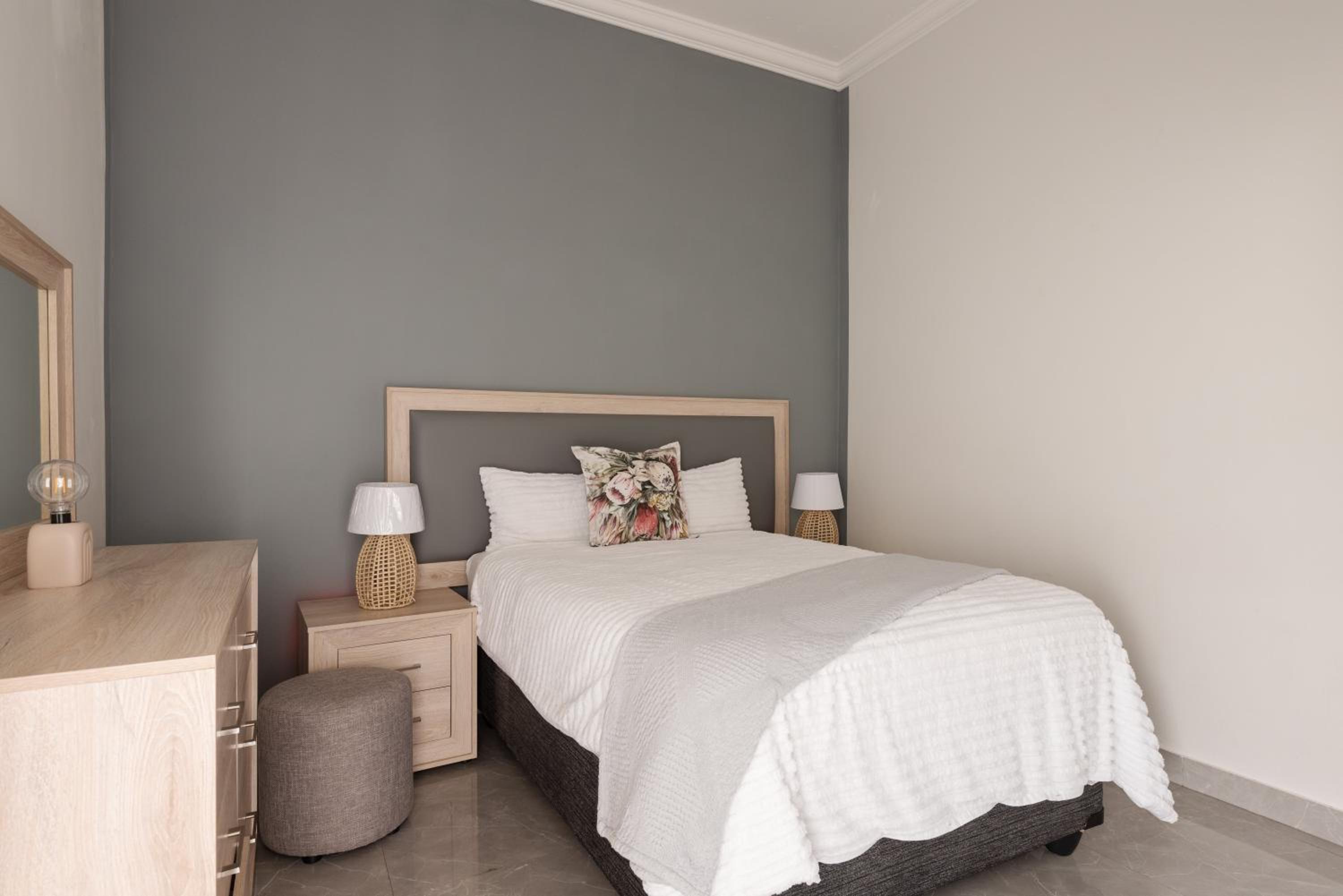 Evans Village - Apartments & Spa