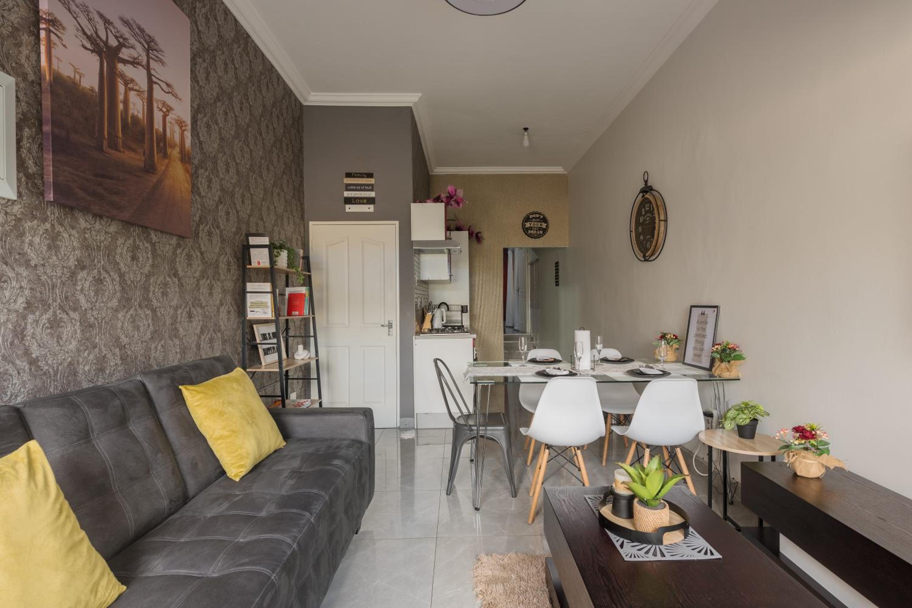 Evans Village - Apartments & Spa