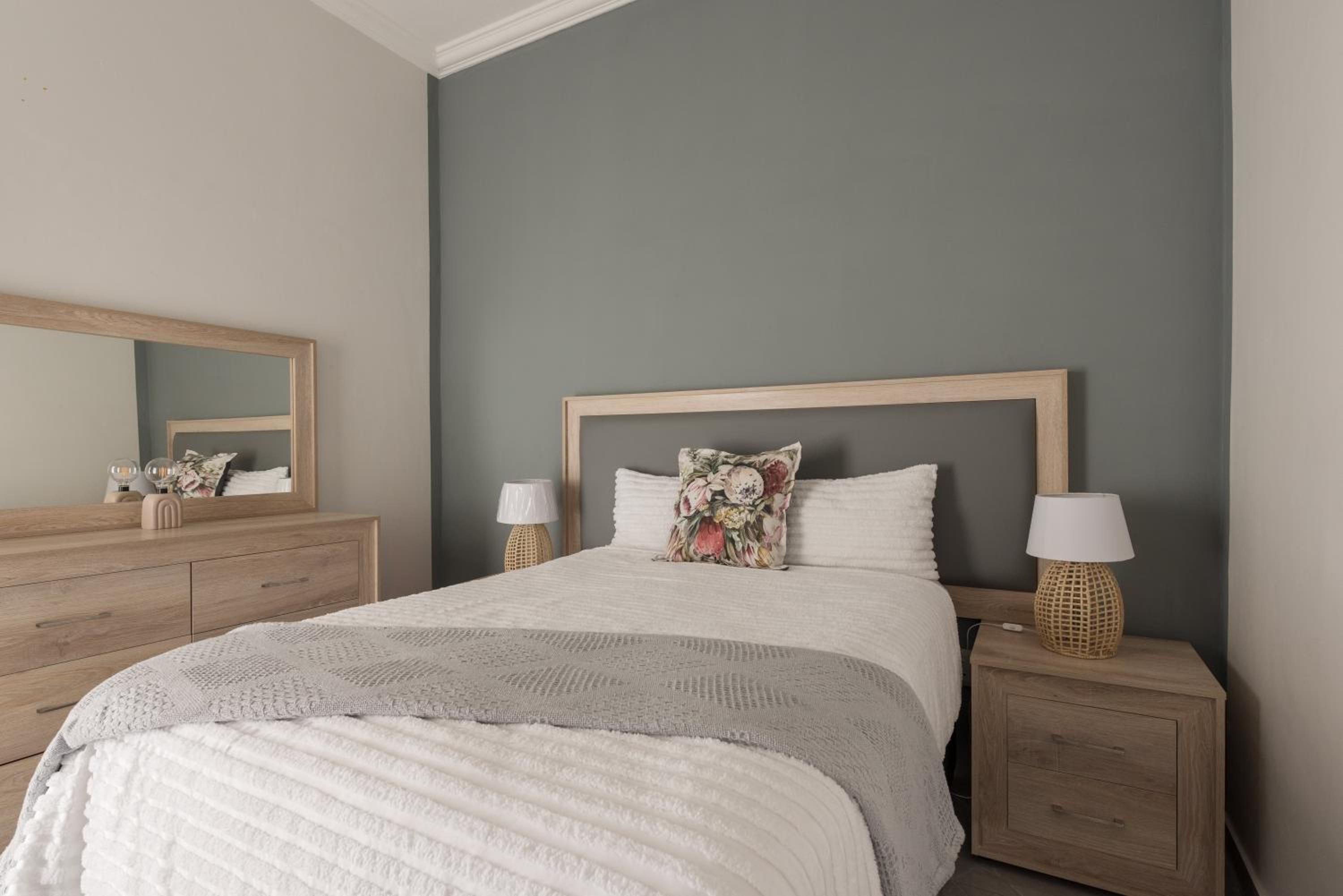 Evans Village - Apartments & Spa