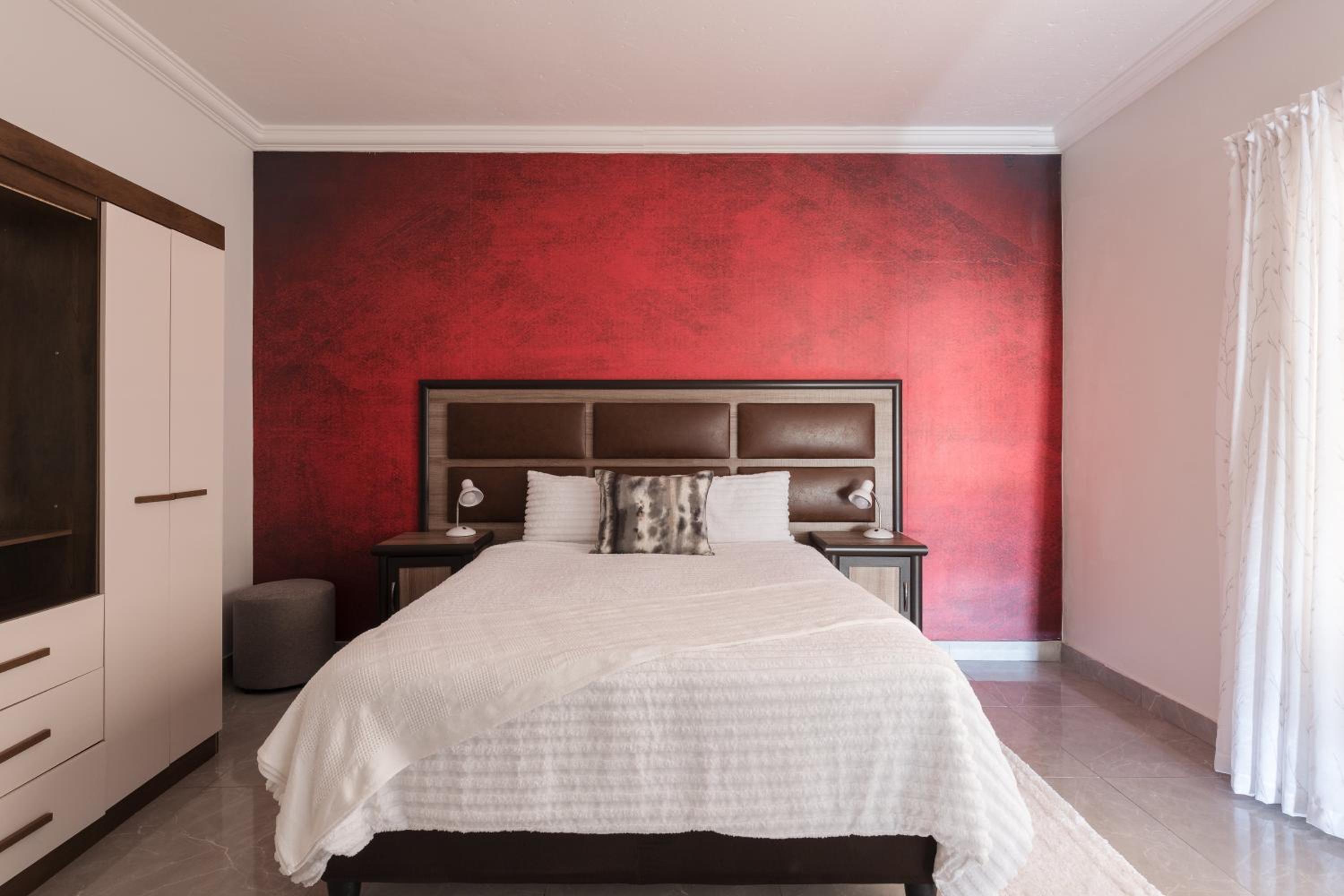 Evans Village - Apartments & Spa