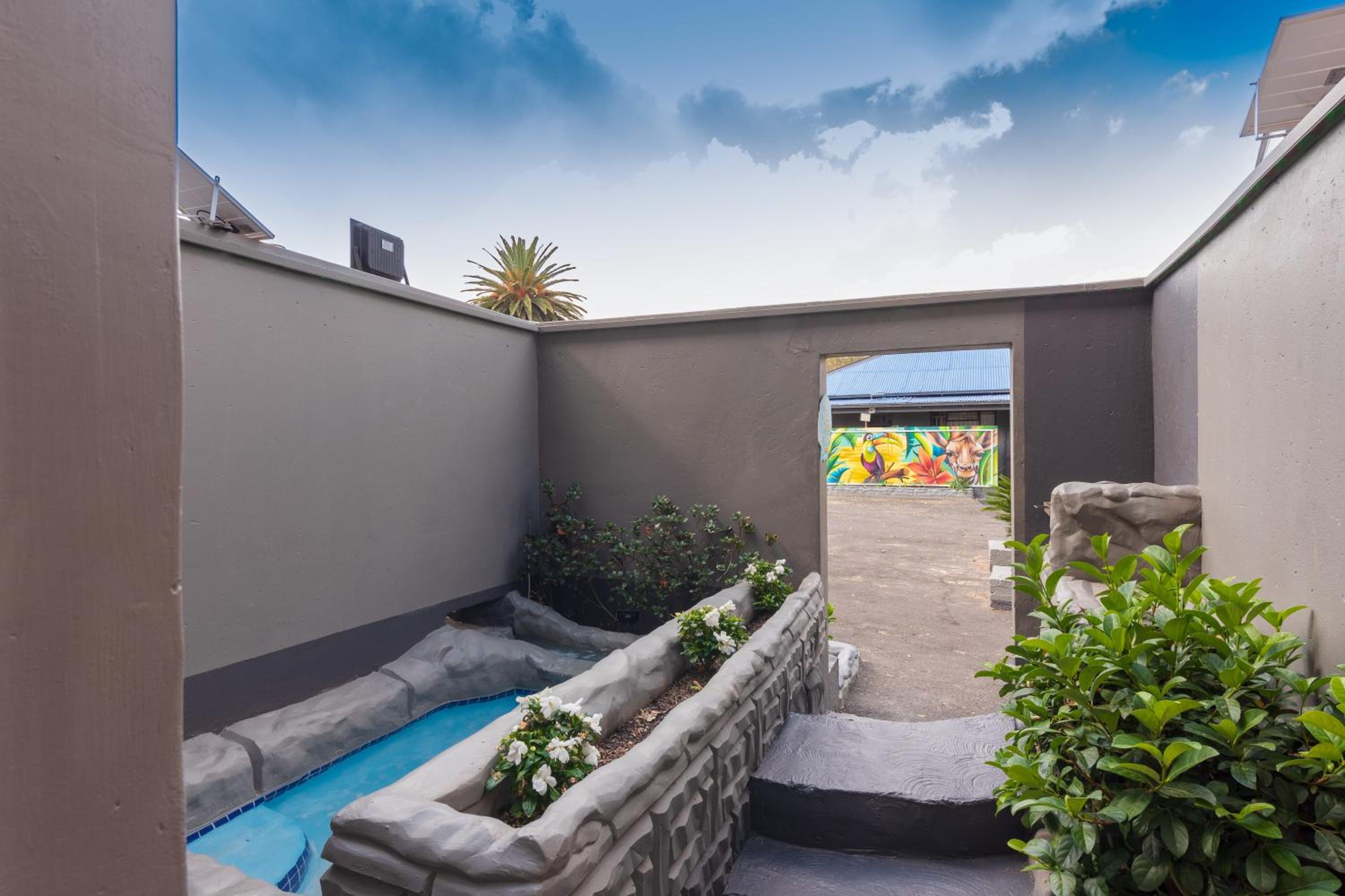 Evans Village - Apartments & Spa