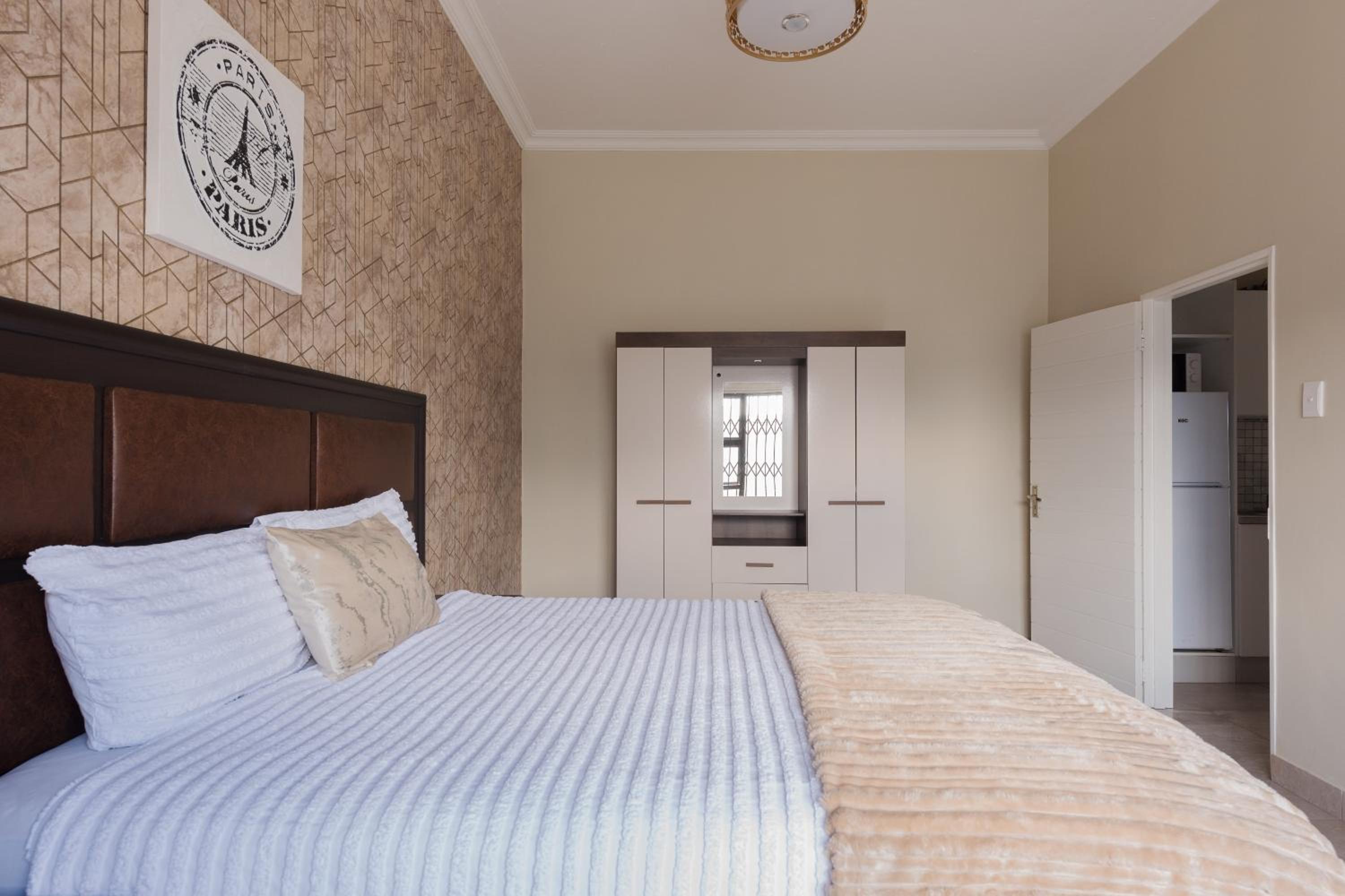 Evans Village - Apartments & Spa