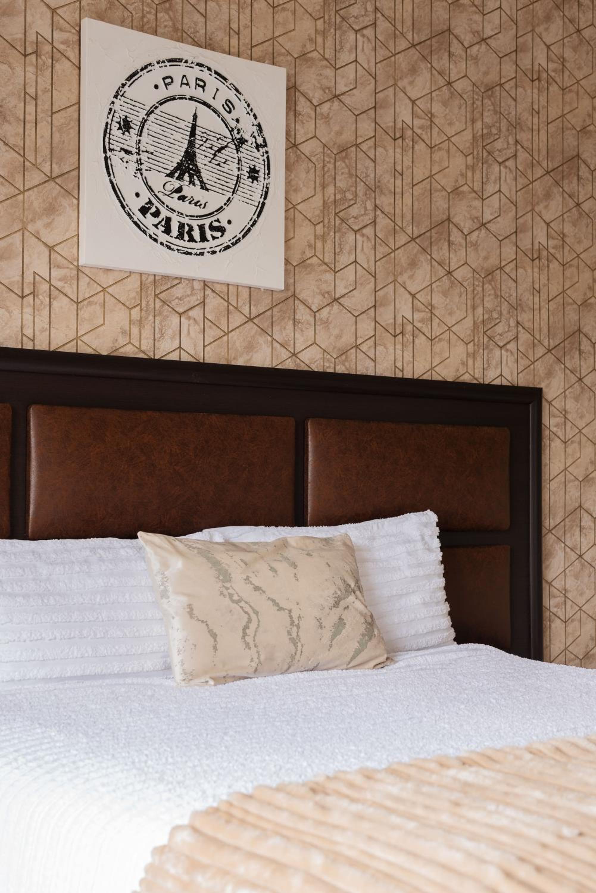 Evans Village - Apartments & Spa