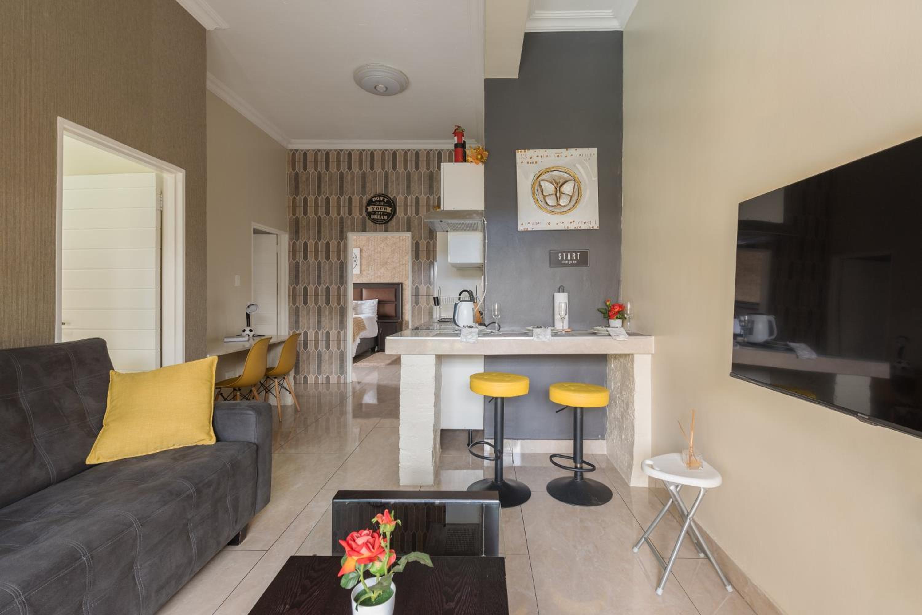 Evans Village - Apartments & Spa