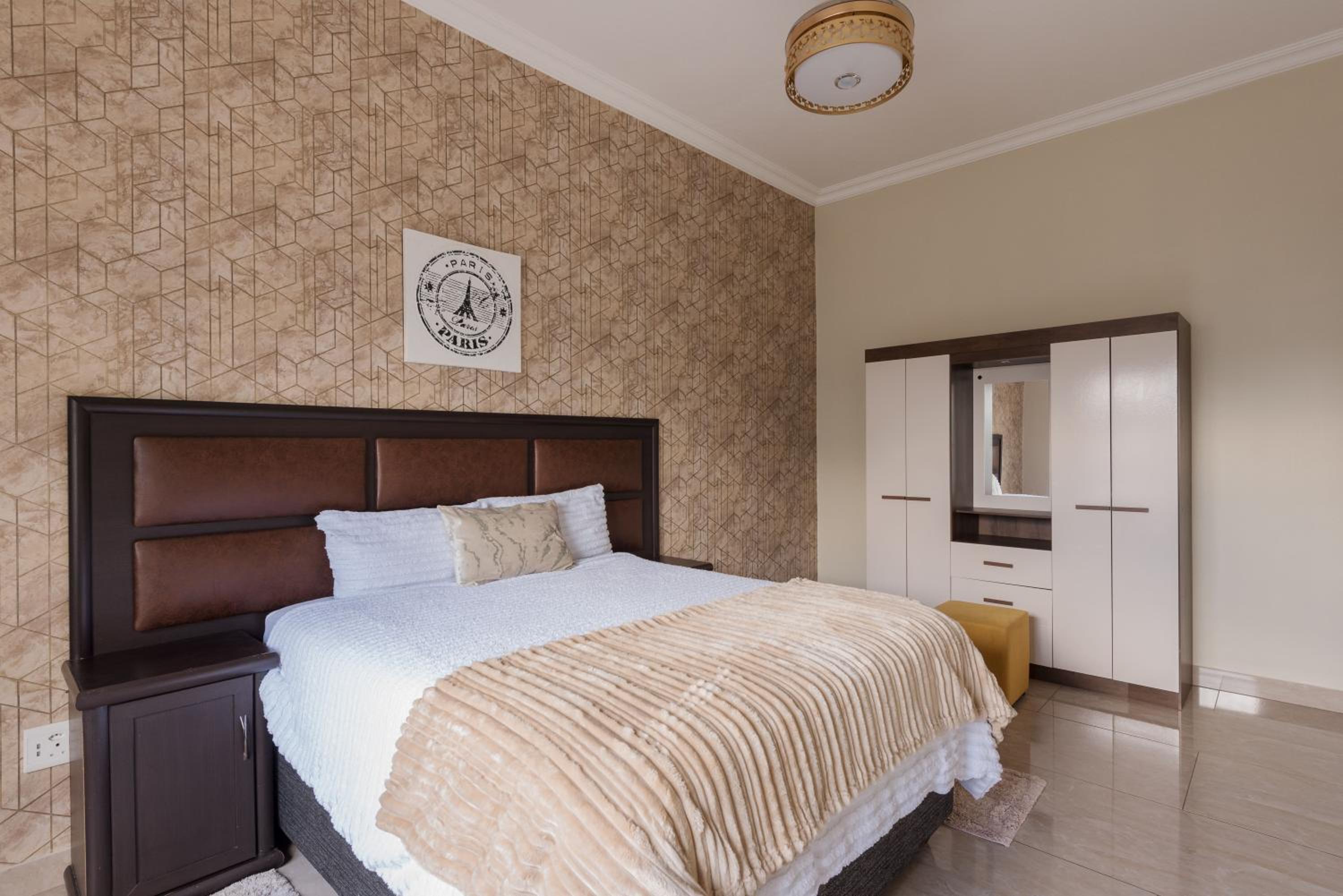 Evans Village - Apartments & Spa