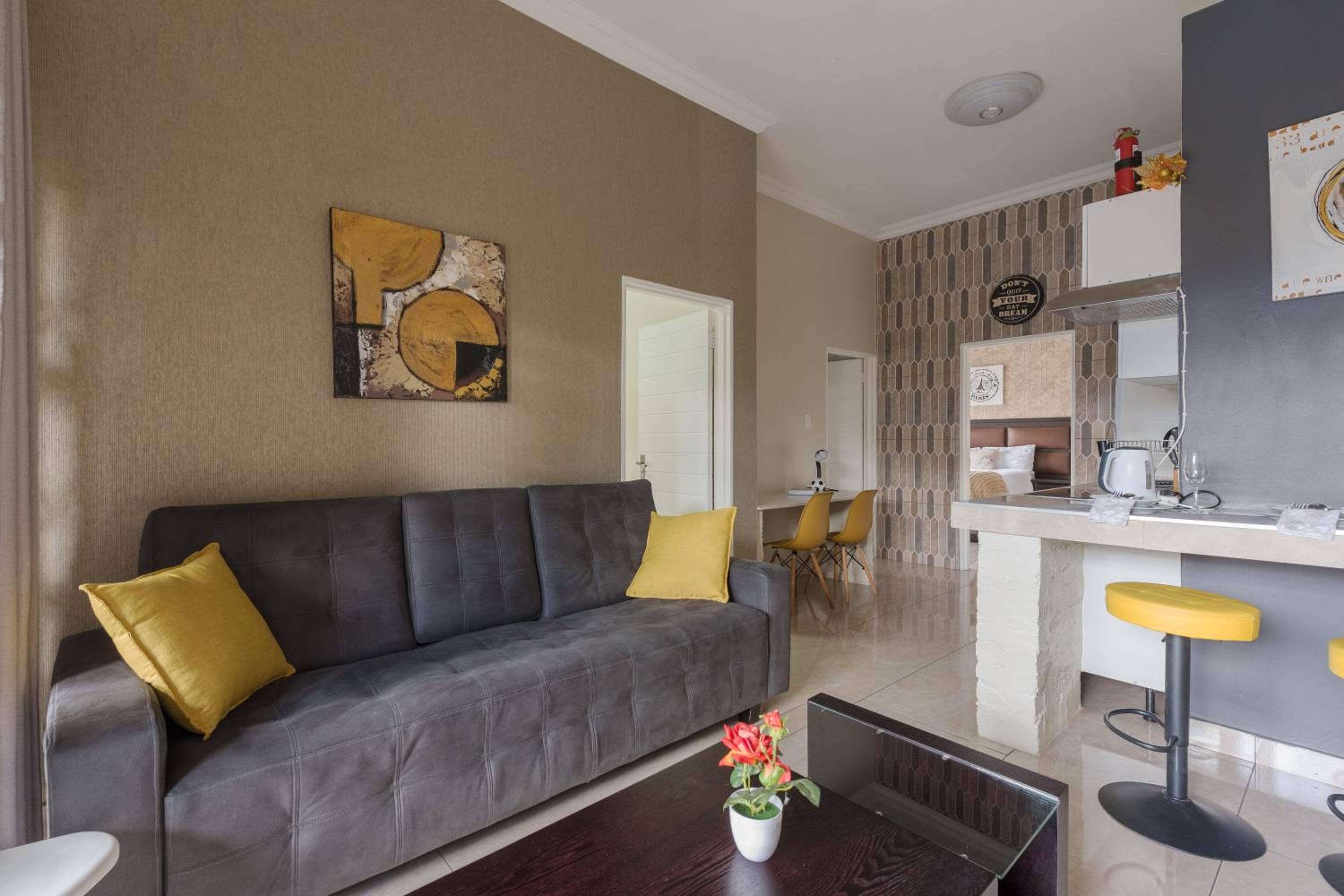Evans Village - Apartments & Spa