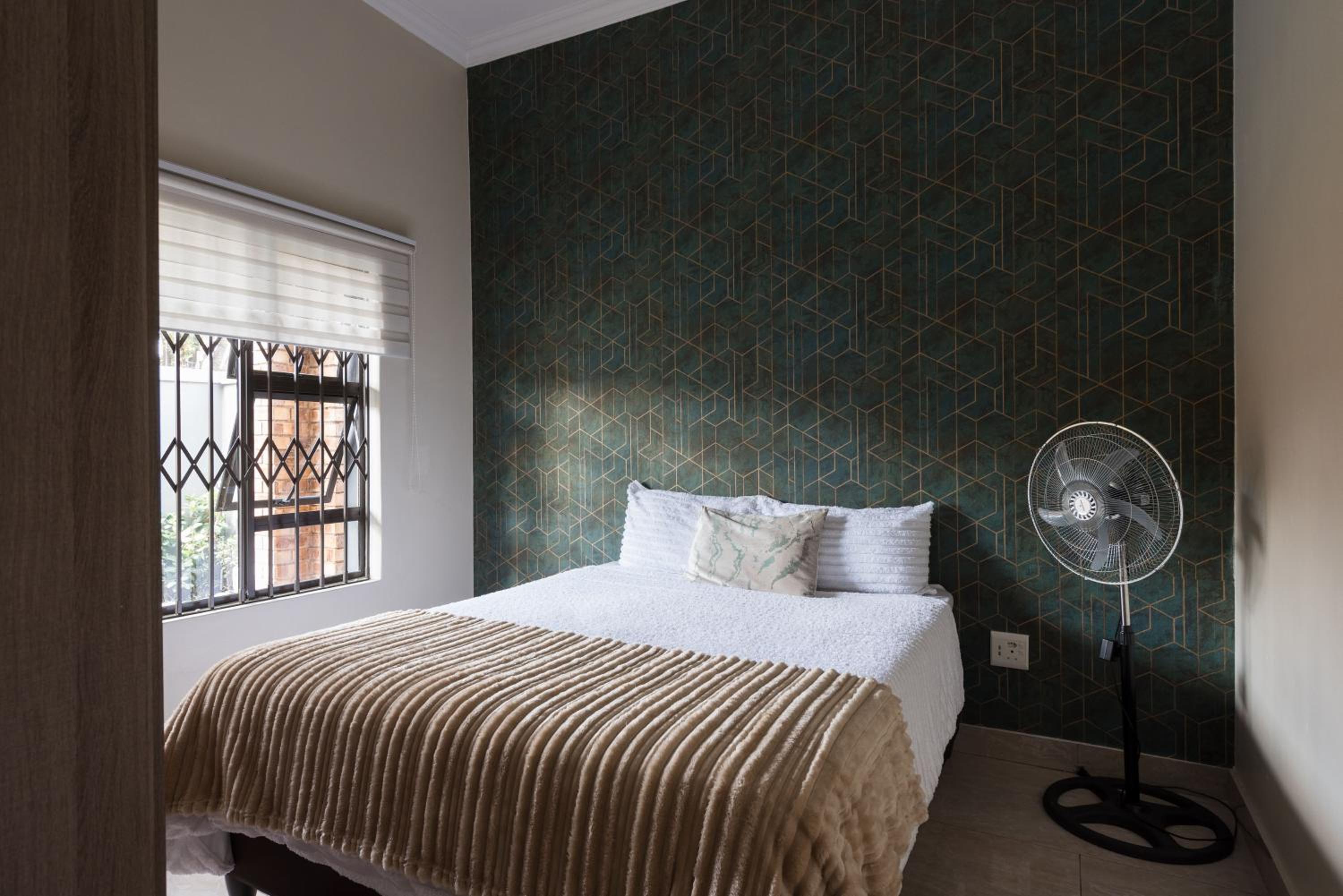 Evans Village - Apartments & Spa