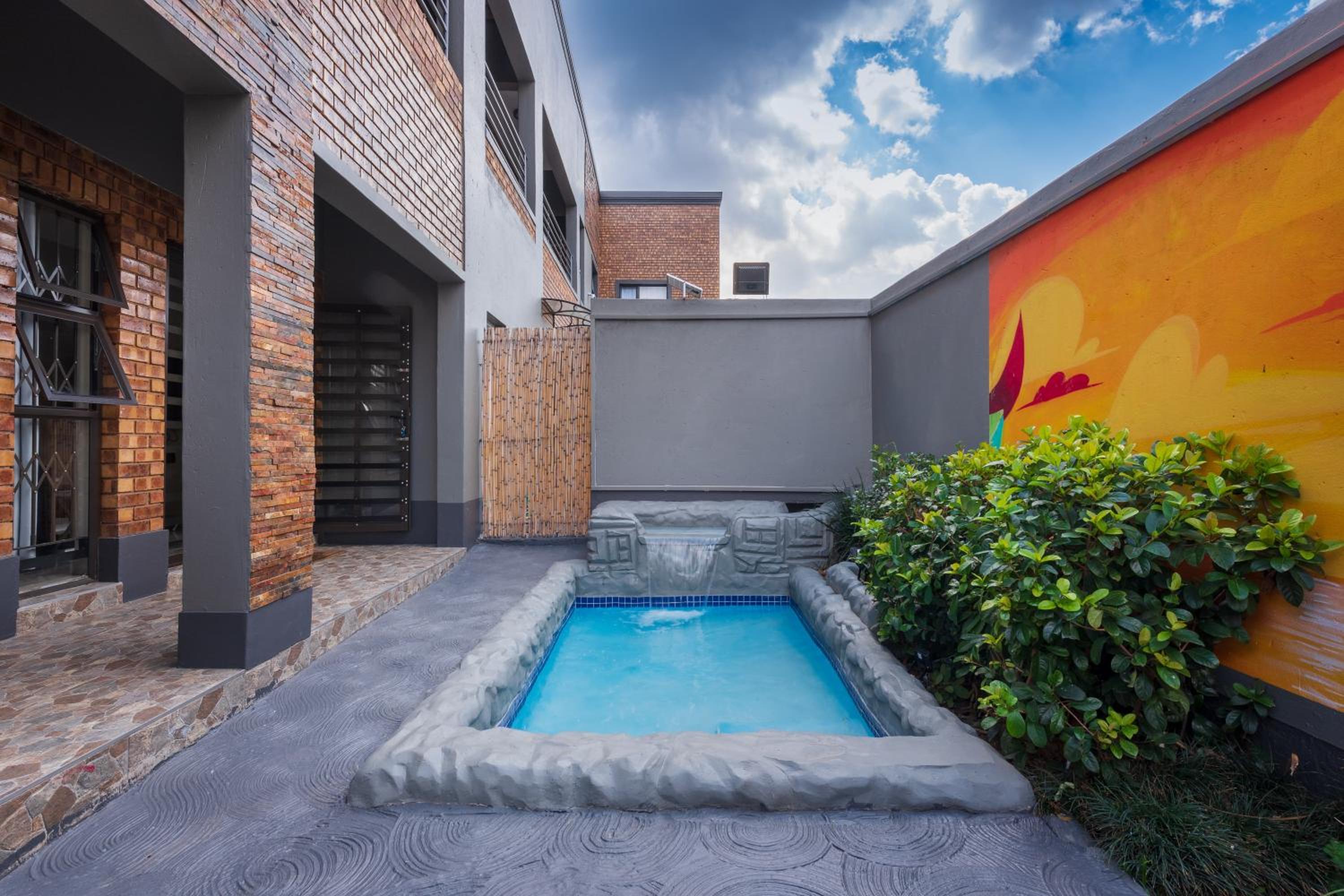 Evans Village - Apartments & Spa
