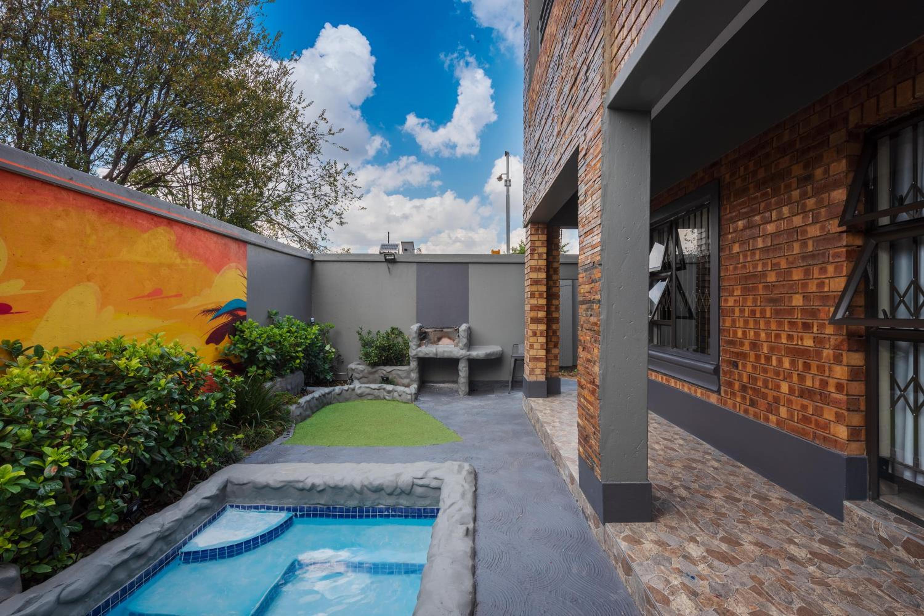 Evans Village - Apartments & Spa