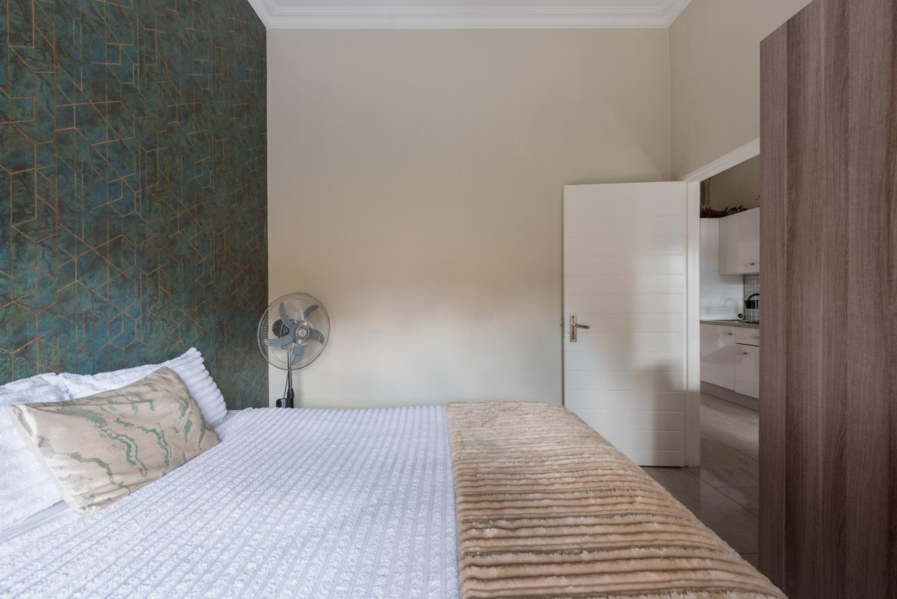 Evans Village - Apartments & Spa