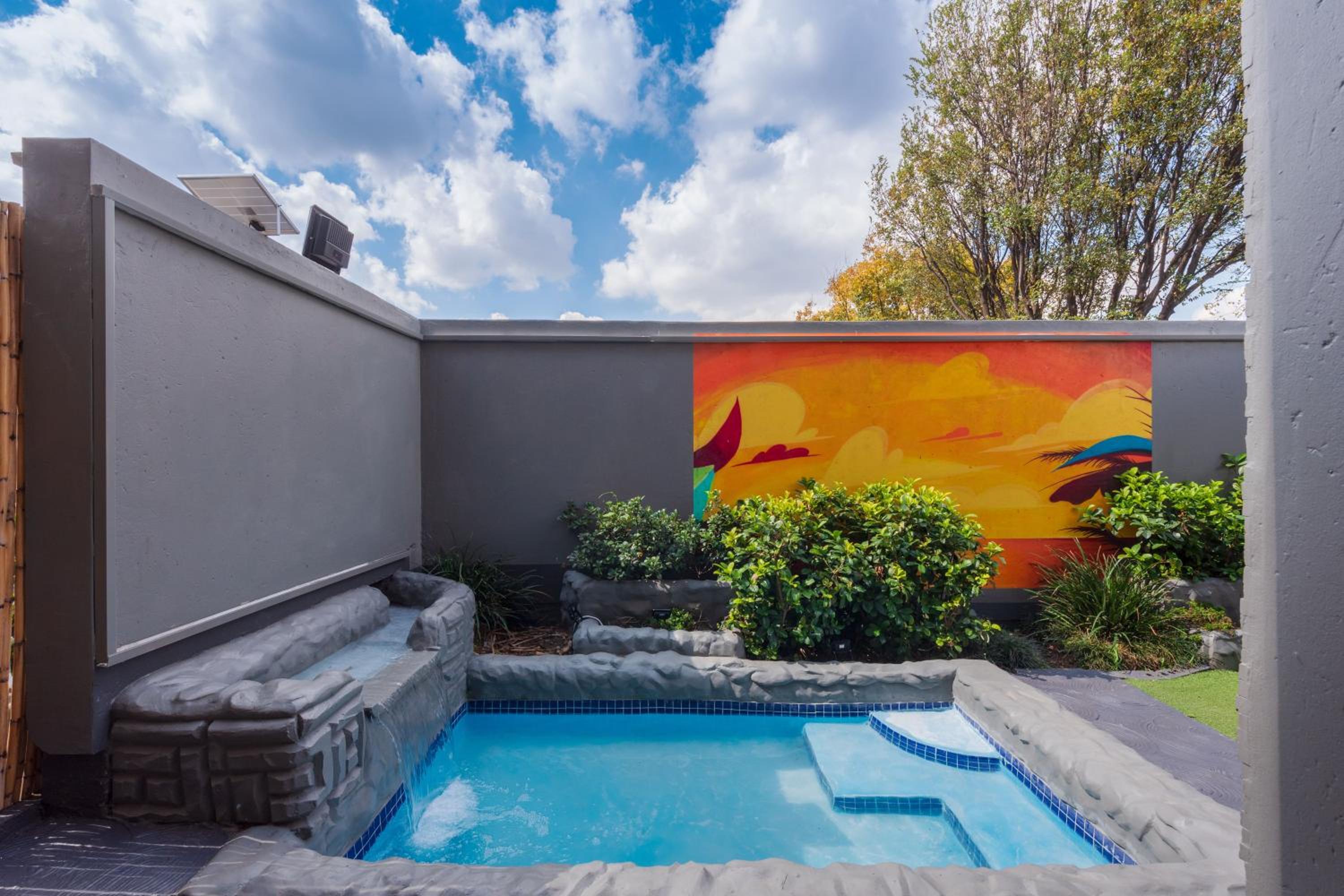 Evans Village - Apartments & Spa