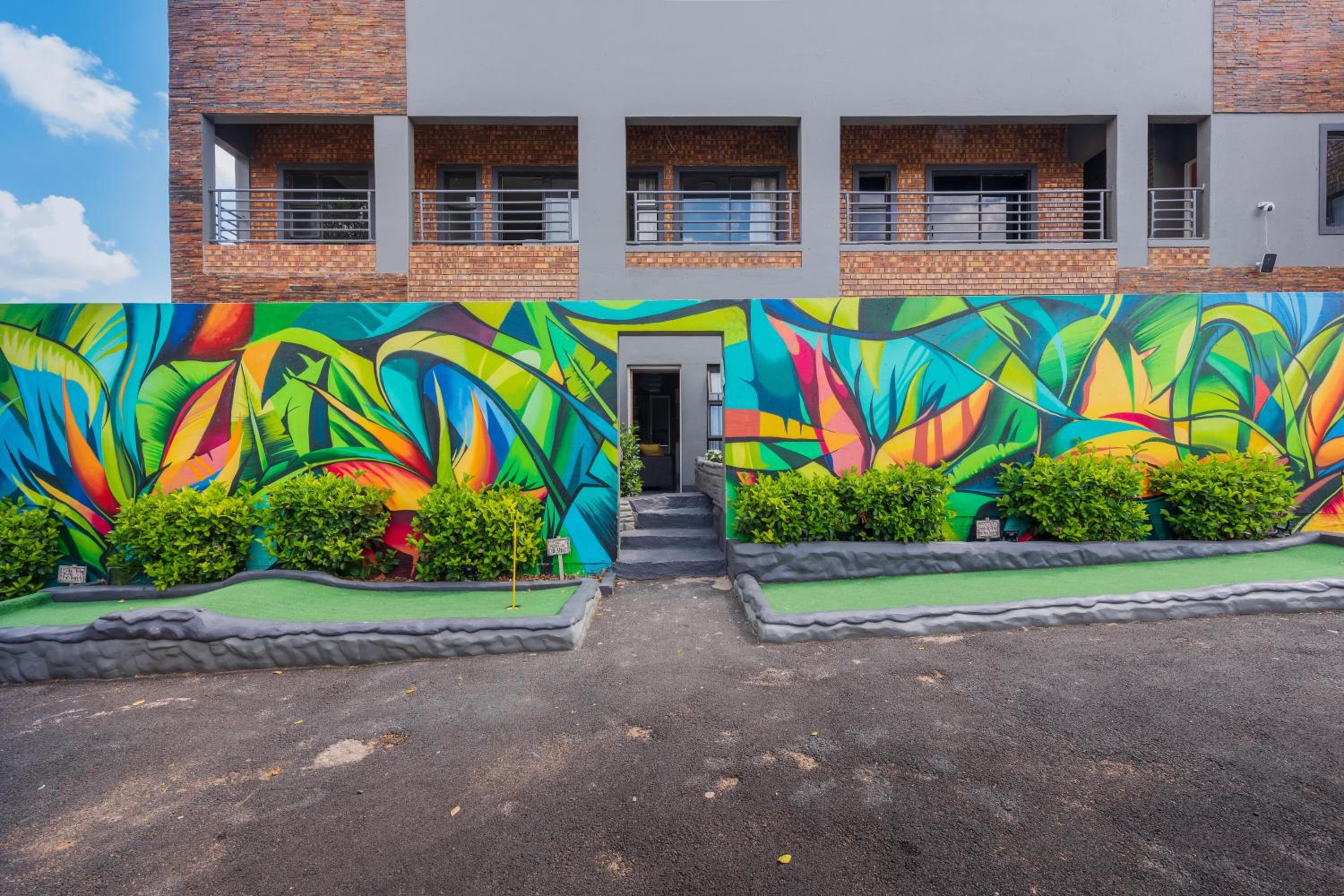 Evans Village - Apartments & Spa