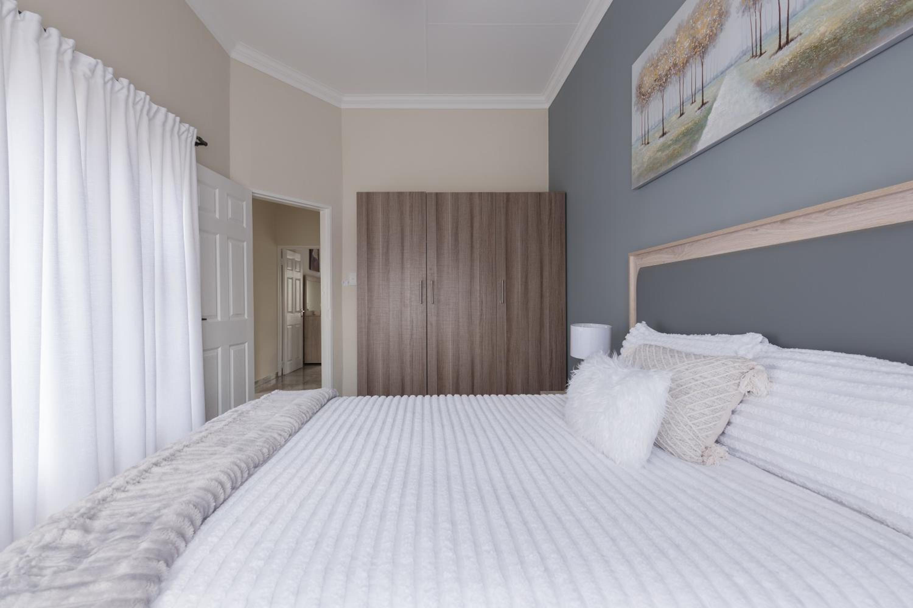 Evans Village - Apartments & Spa