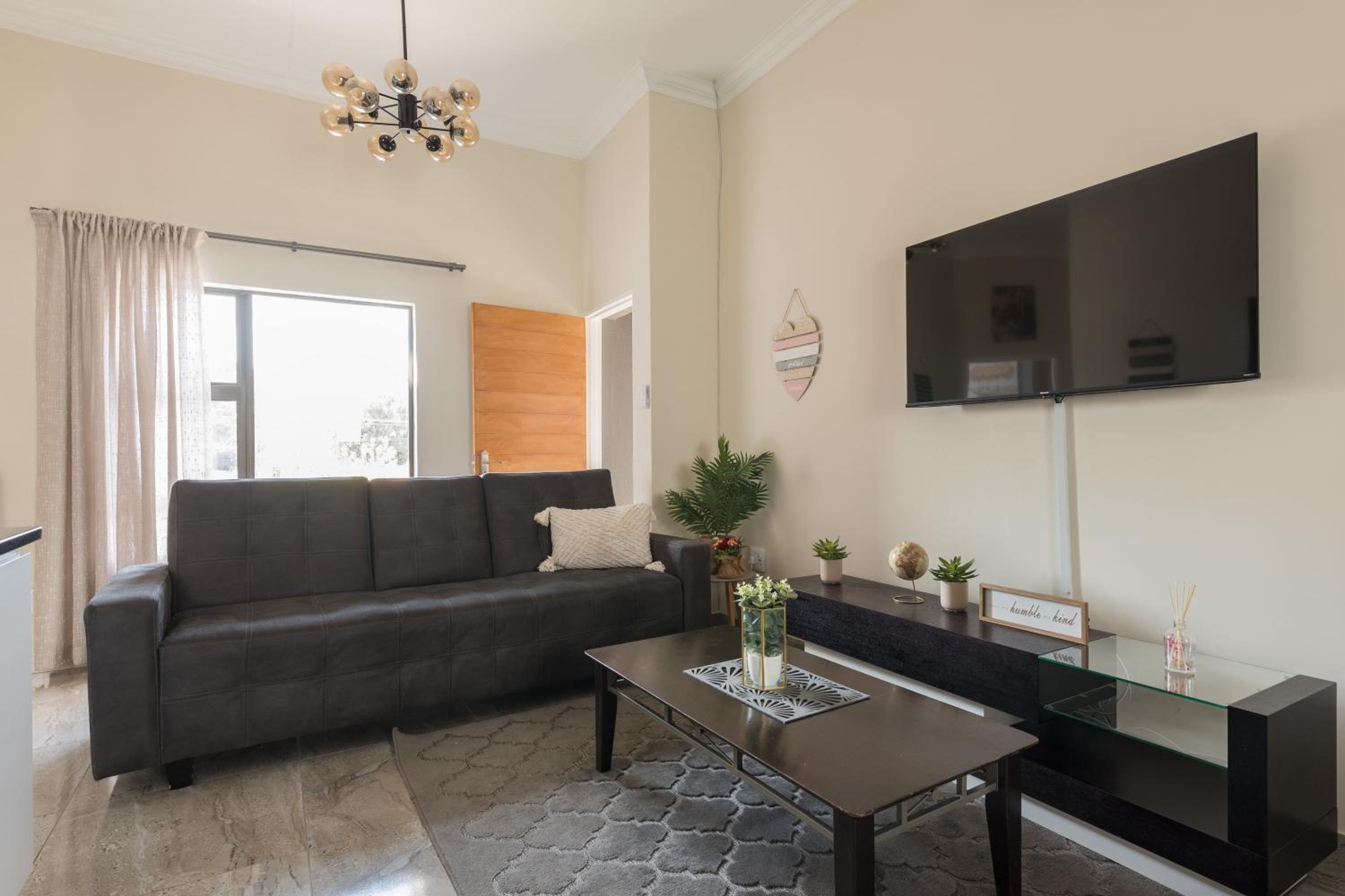 Evans Village - Apartments & Spa