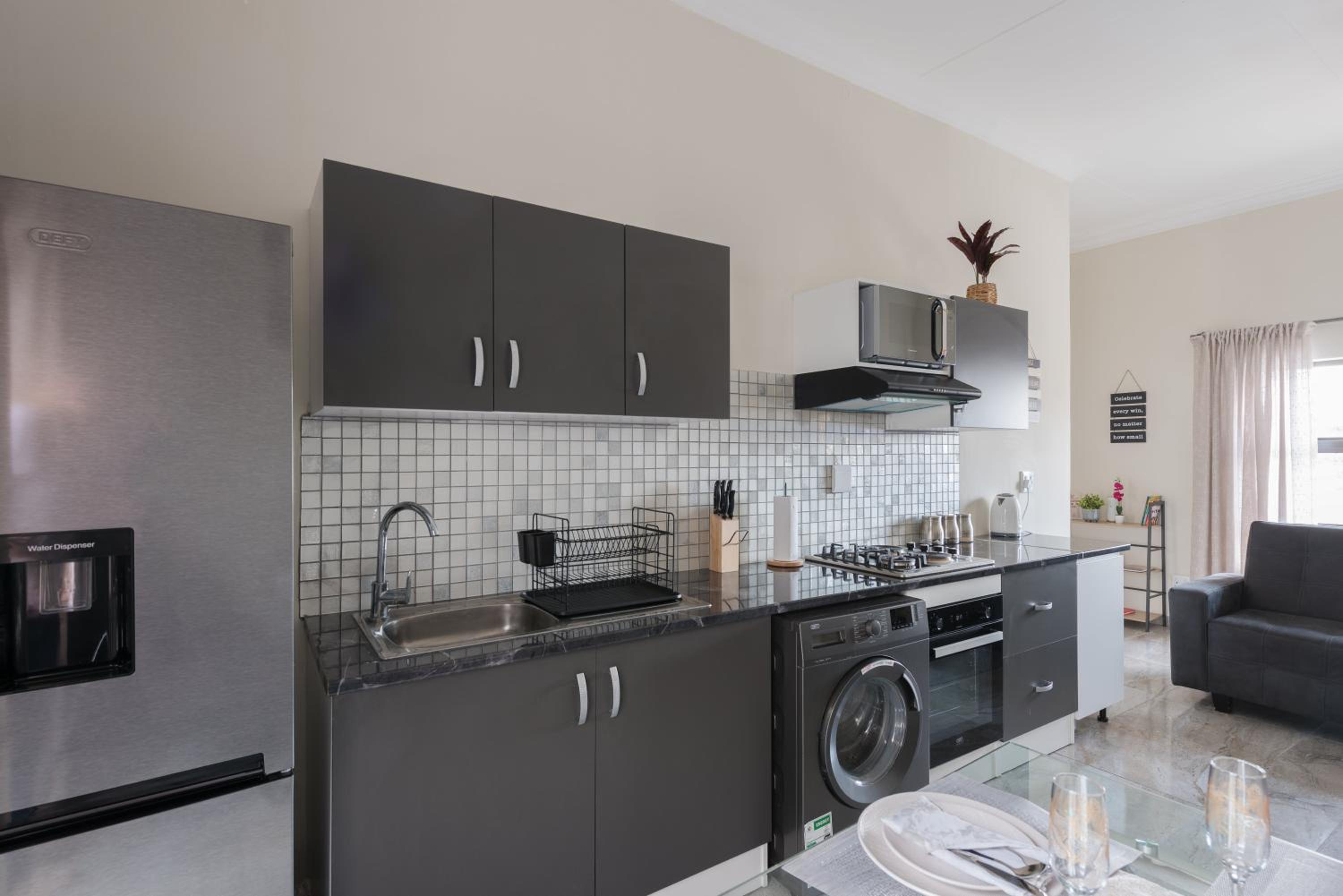 Evans Village - Apartments & Spa