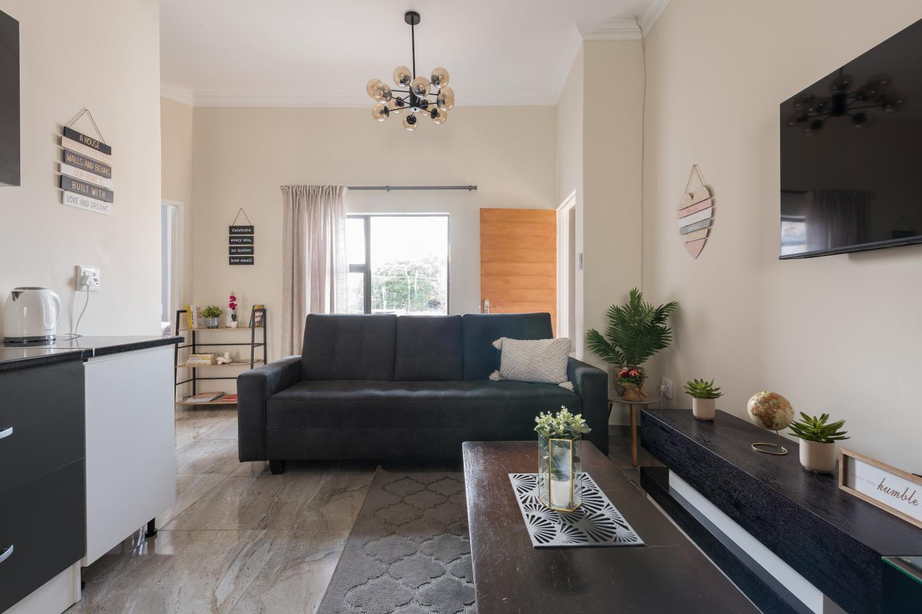 Evans Village - Apartments & Spa