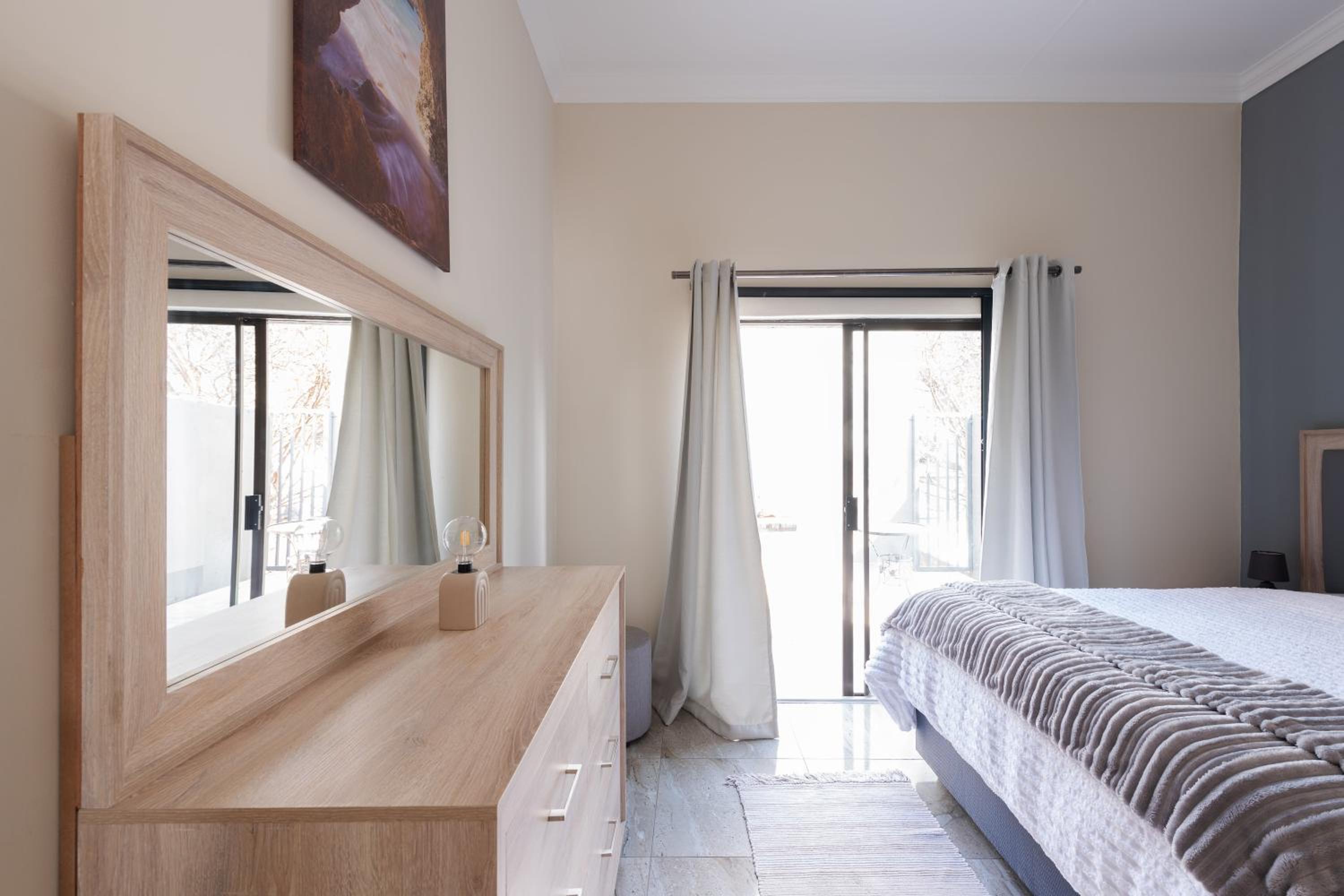 Evans Village - Apartments & Spa