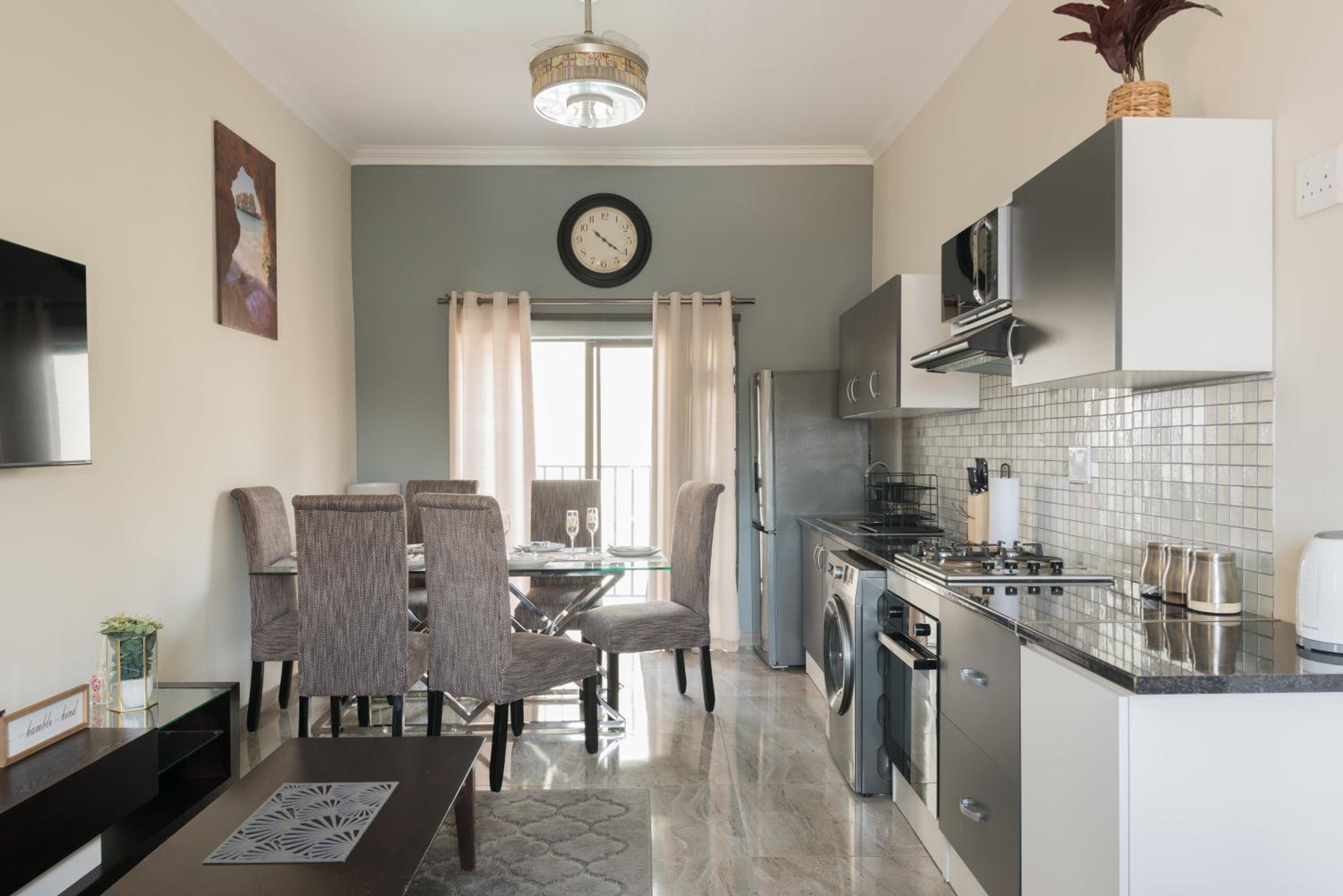 Evans Village - Apartments & Spa
