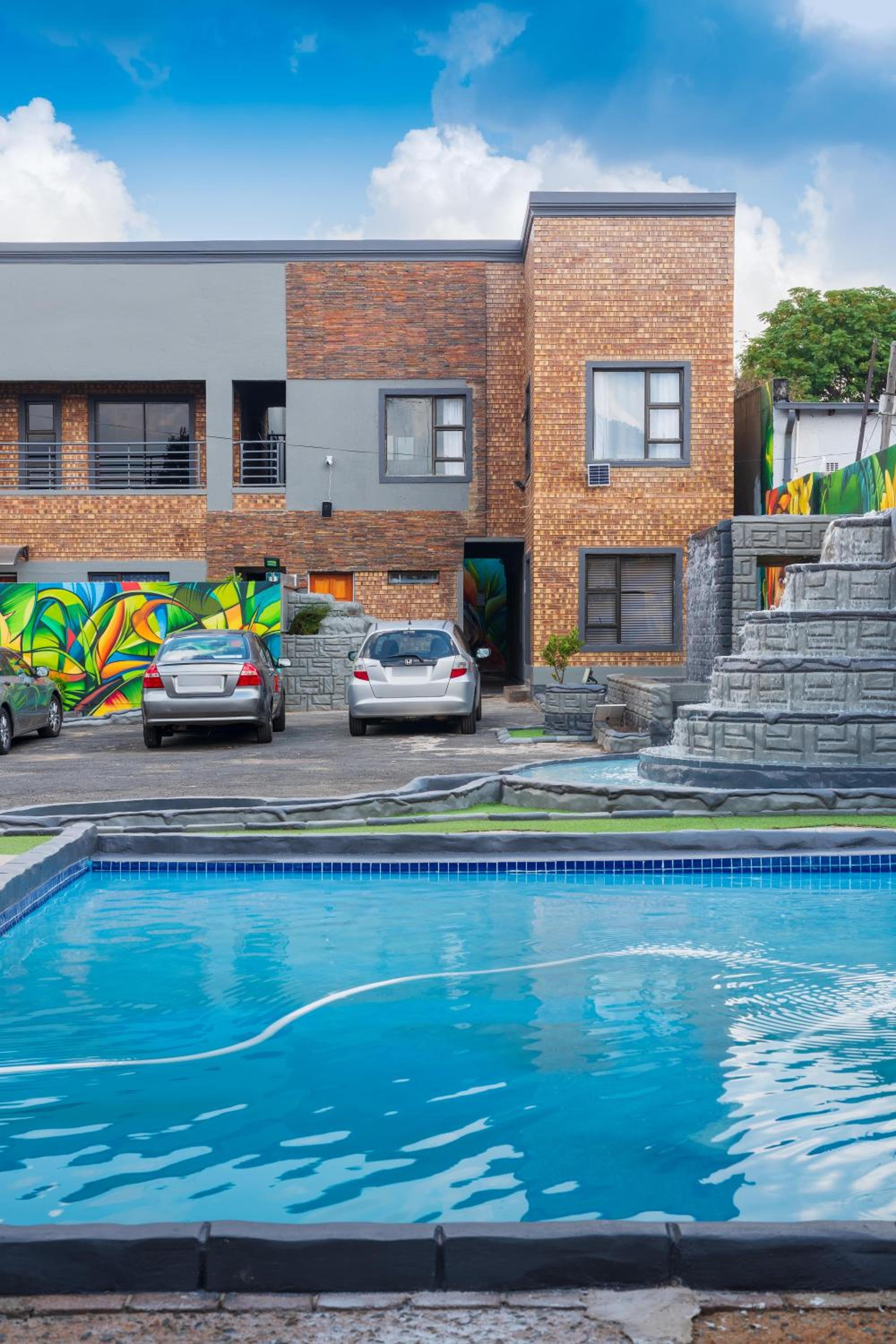 Evans Village - Apartments & Spa