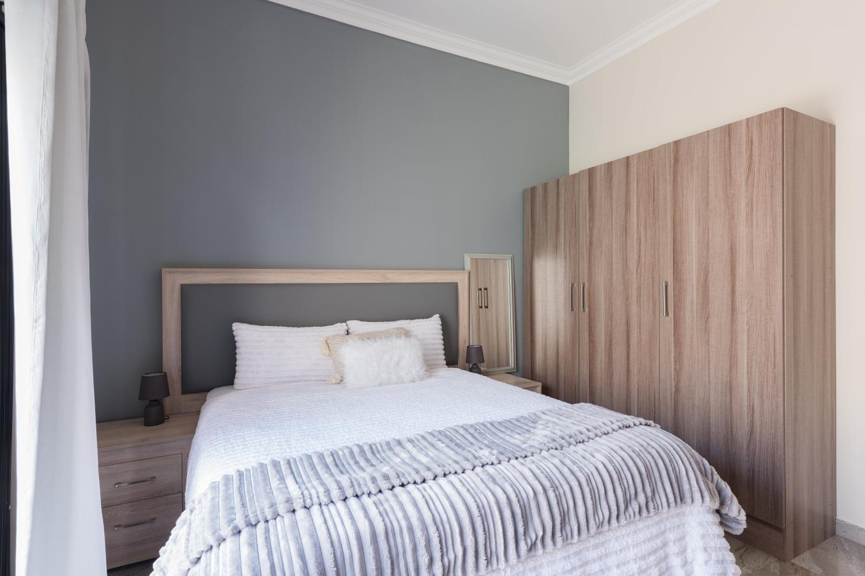 Evans Village - Apartments & Spa