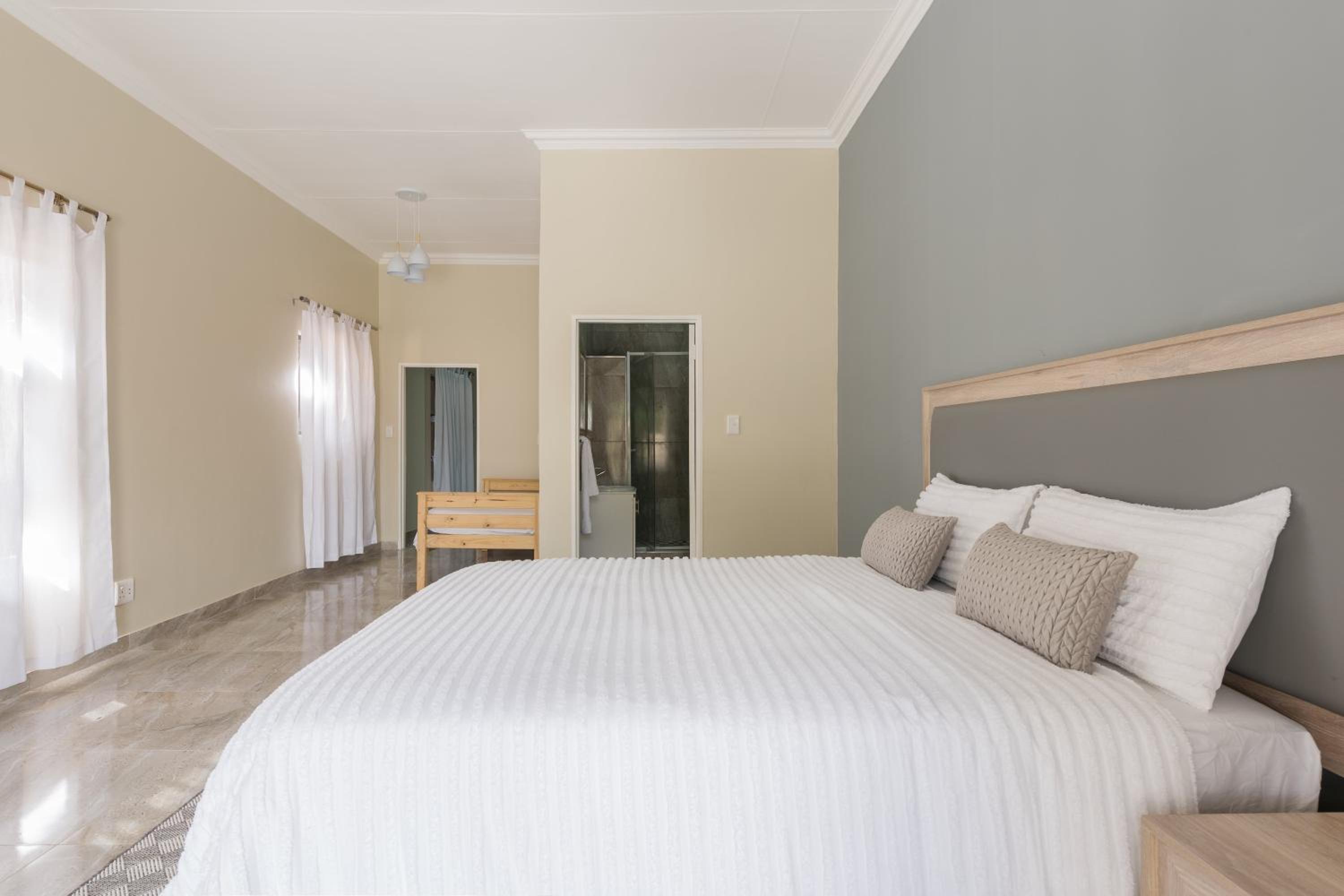 Evans Village - Apartments & Spa