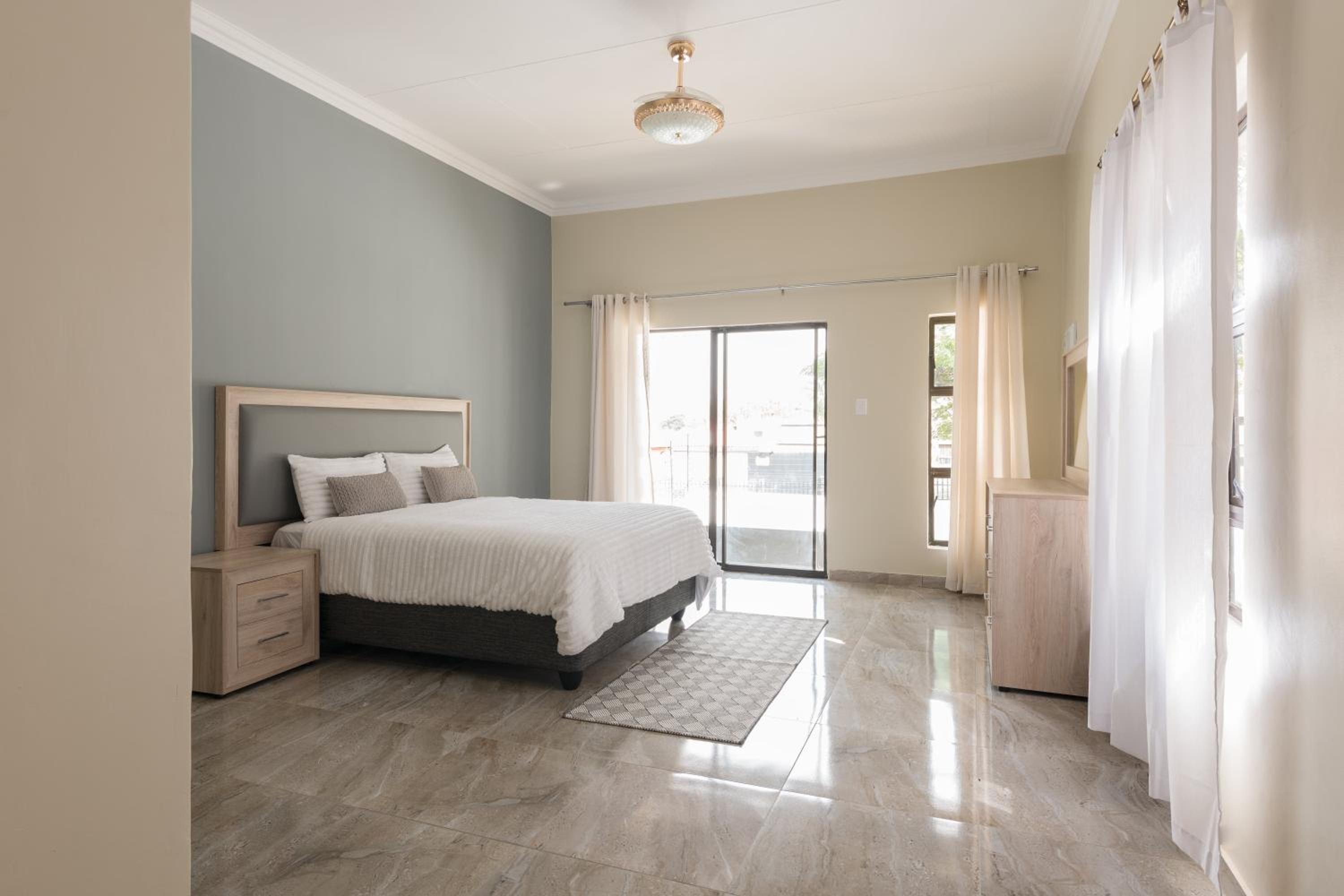 Evans Village - Apartments & Spa