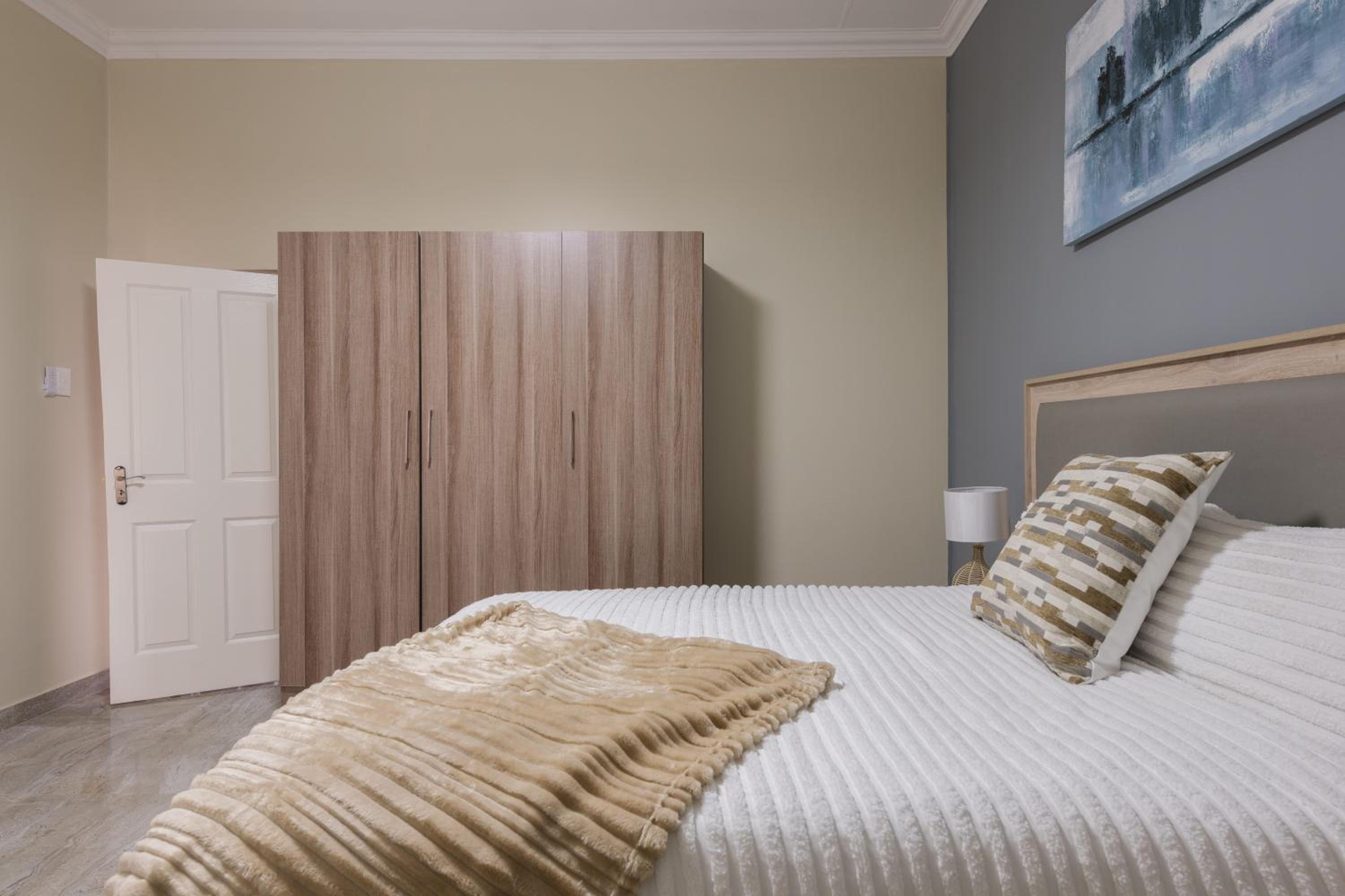 Evans Village - Apartments & Spa